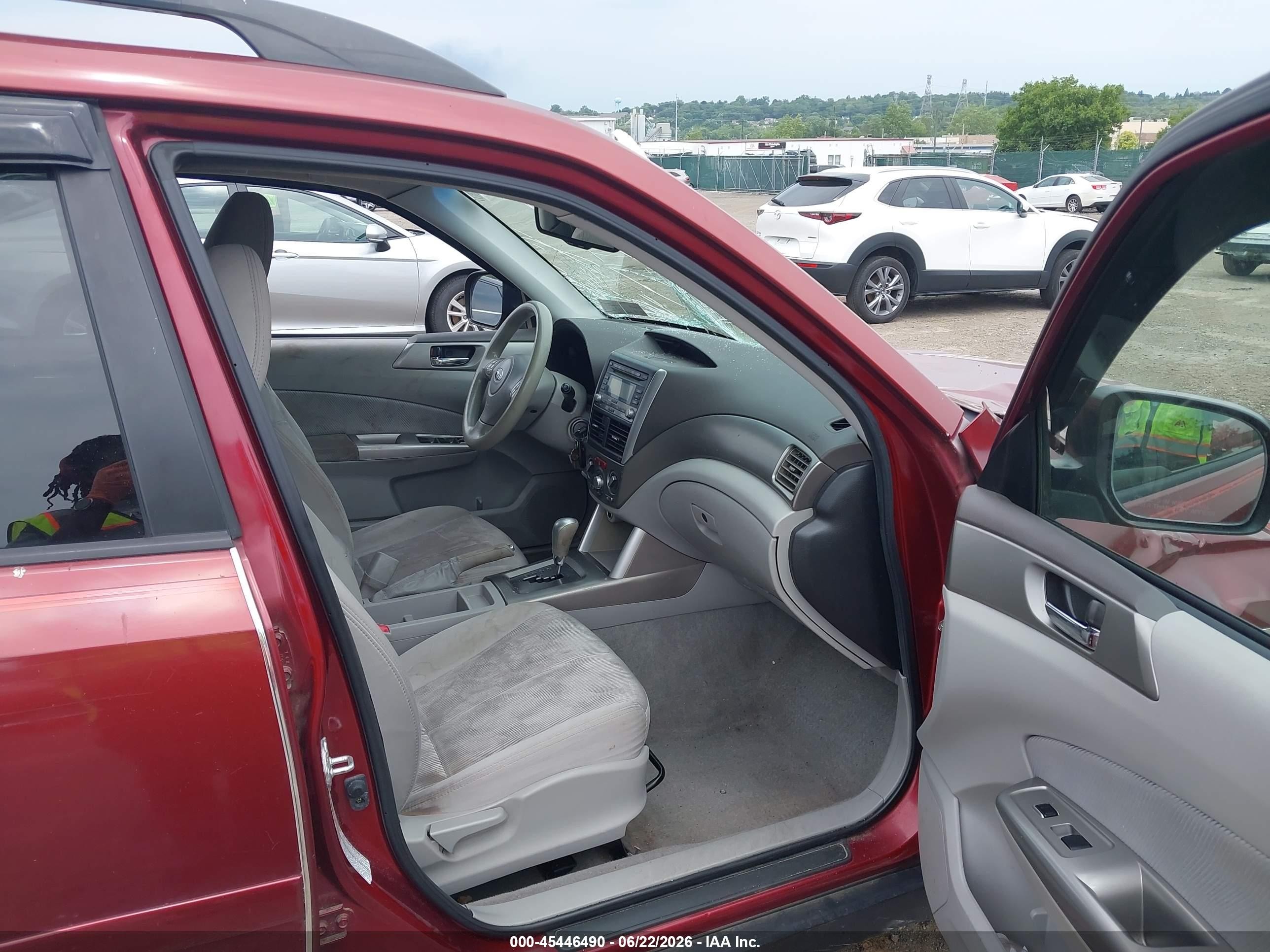 2010 Subaru Forester 2.5x Premium Burgundy vin: JF2SH6CC0AH710076