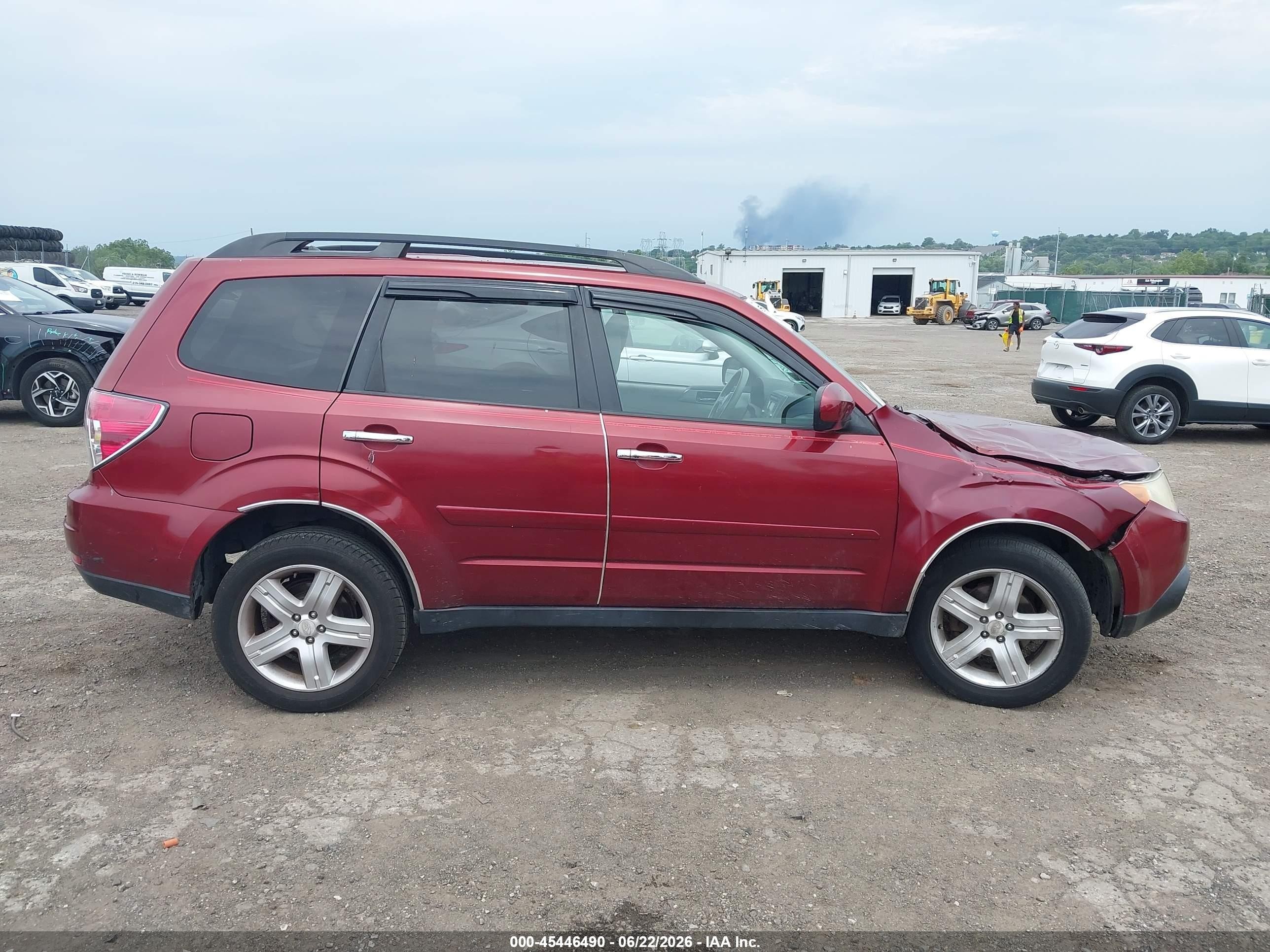 2010 Subaru Forester 2.5x Premium Burgundy vin: JF2SH6CC0AH710076
