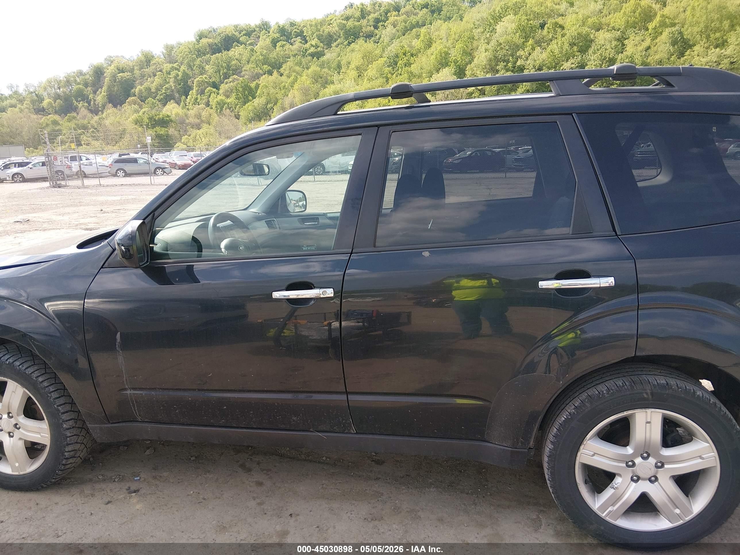 2010 Subaru Forester 2.5x Premium Black vin: JF2SH6CC0AH716136