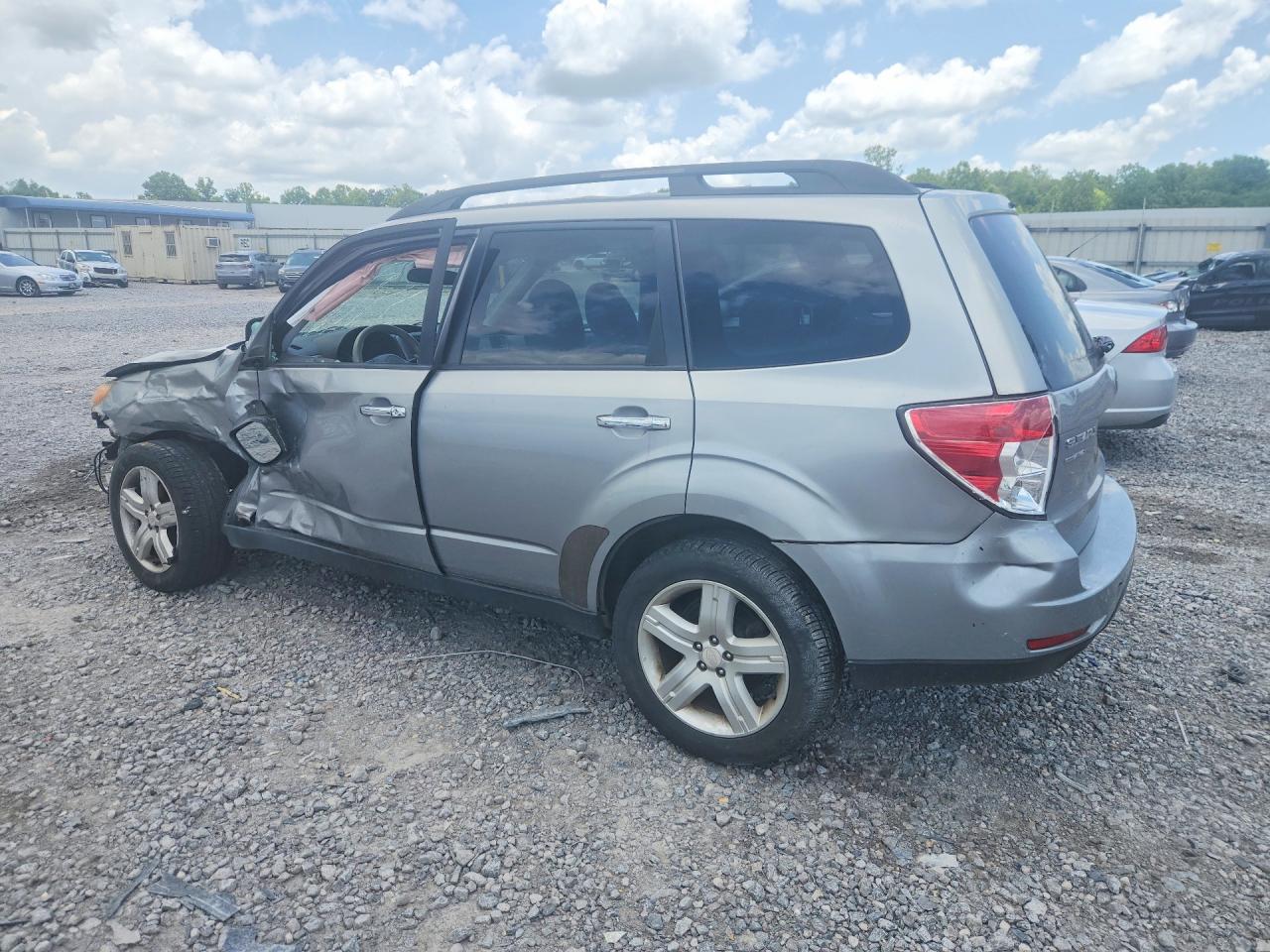 2010 Subaru Forester 2.5x Premium Silver vin: JF2SH6CC0AH716847