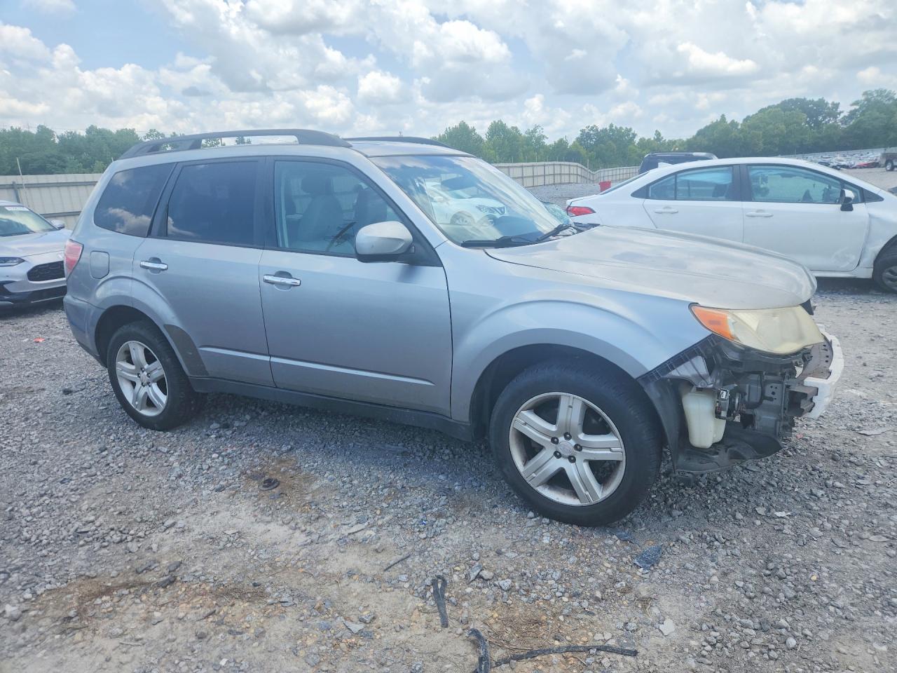2010 Subaru Forester 2.5x Premium Silver vin: JF2SH6CC0AH716847