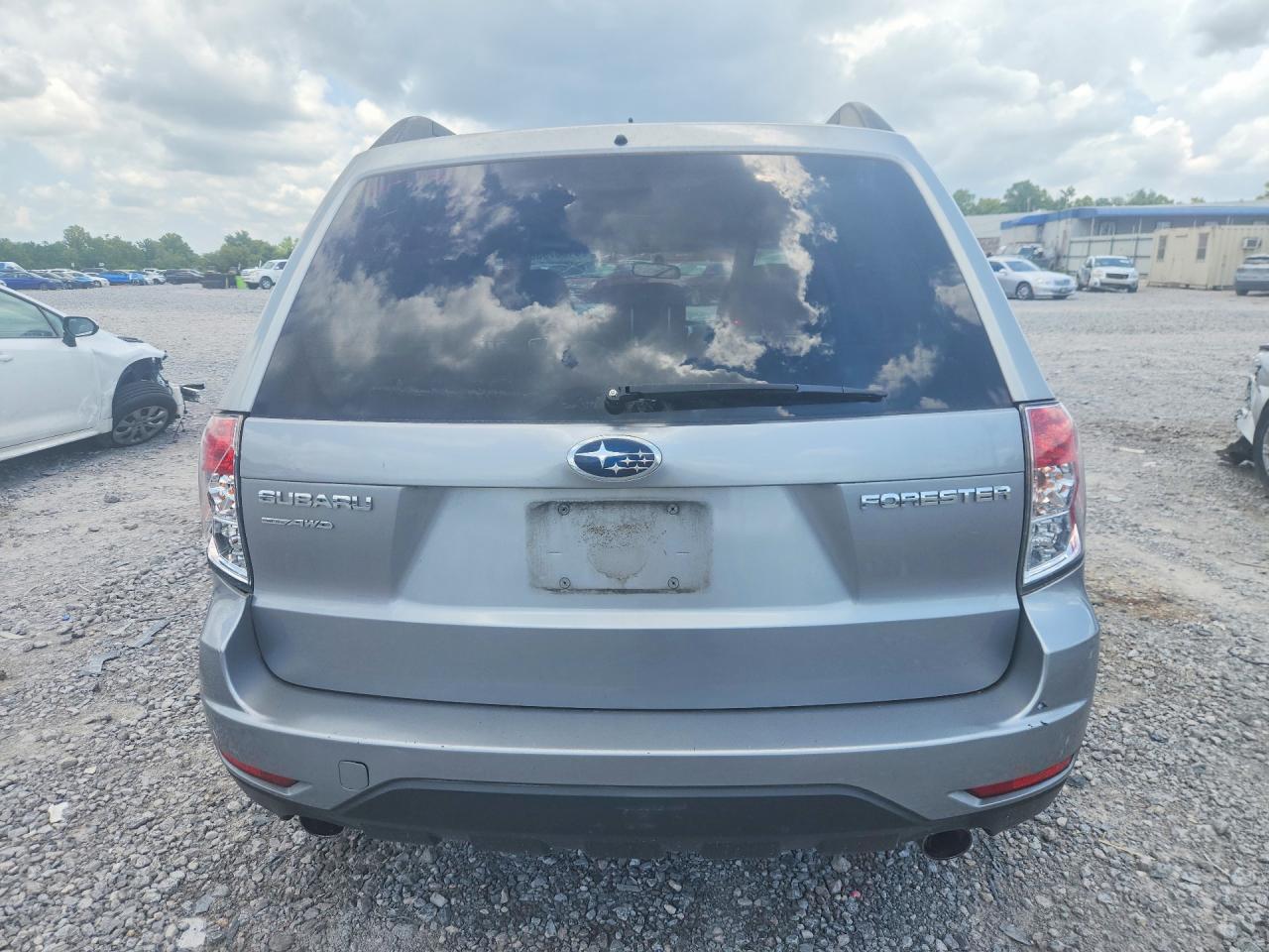 2010 Subaru Forester 2.5x Premium Silver vin: JF2SH6CC0AH716847