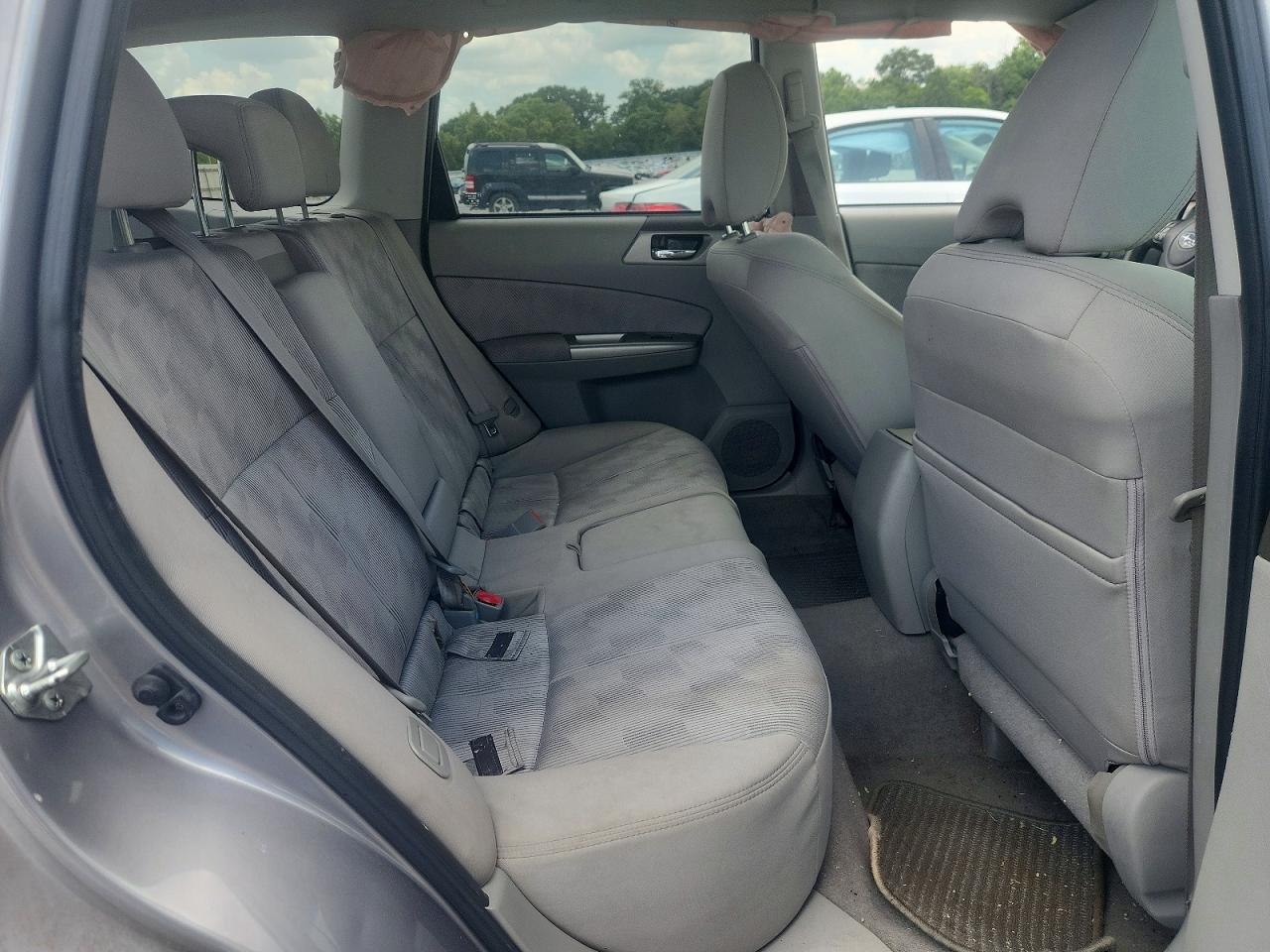 2010 Subaru Forester 2.5x Premium Silver vin: JF2SH6CC0AH716847