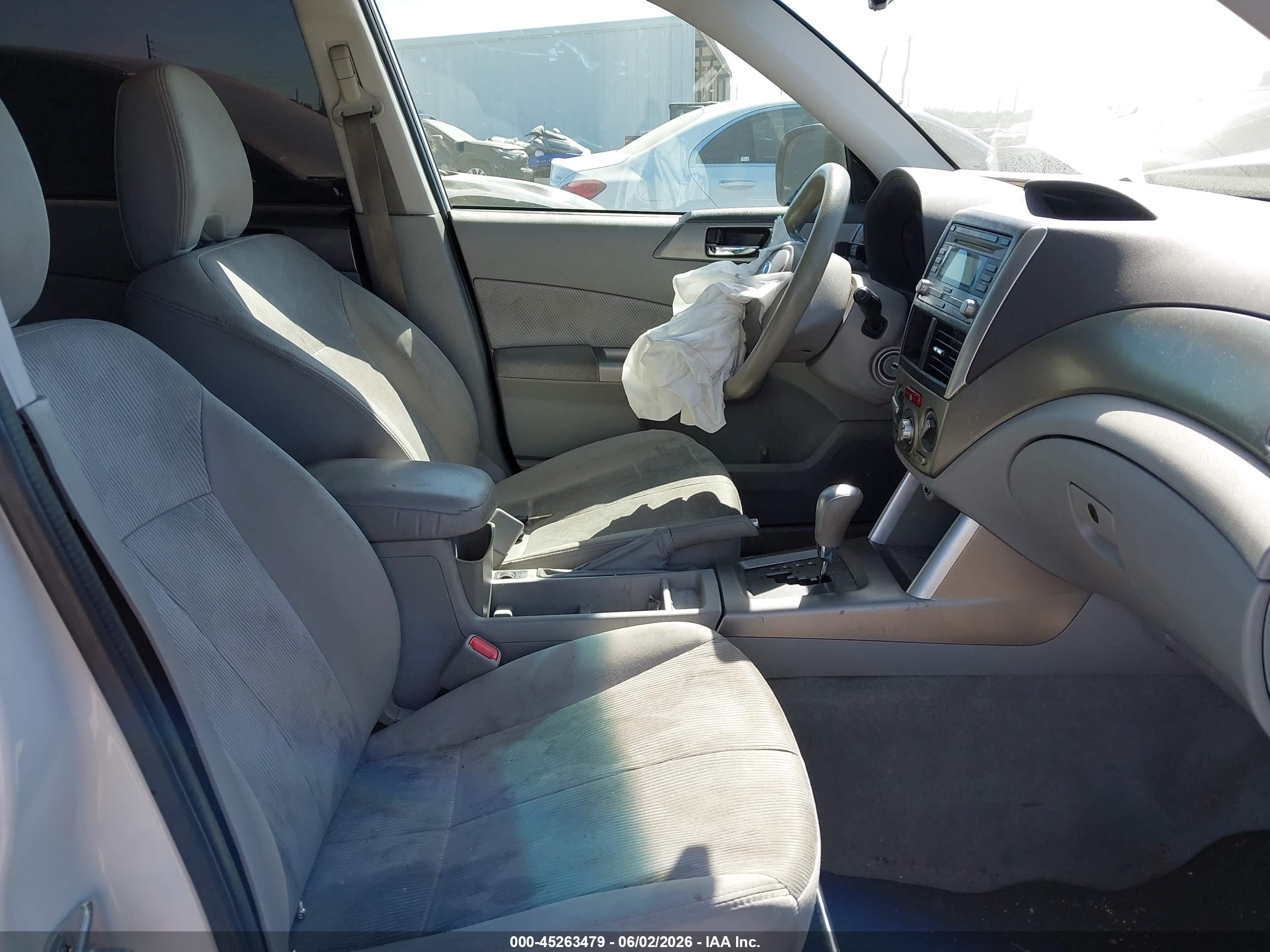 2010 Subaru Forester 2.5x Premium White vin: JF2SH6CC0AH726651