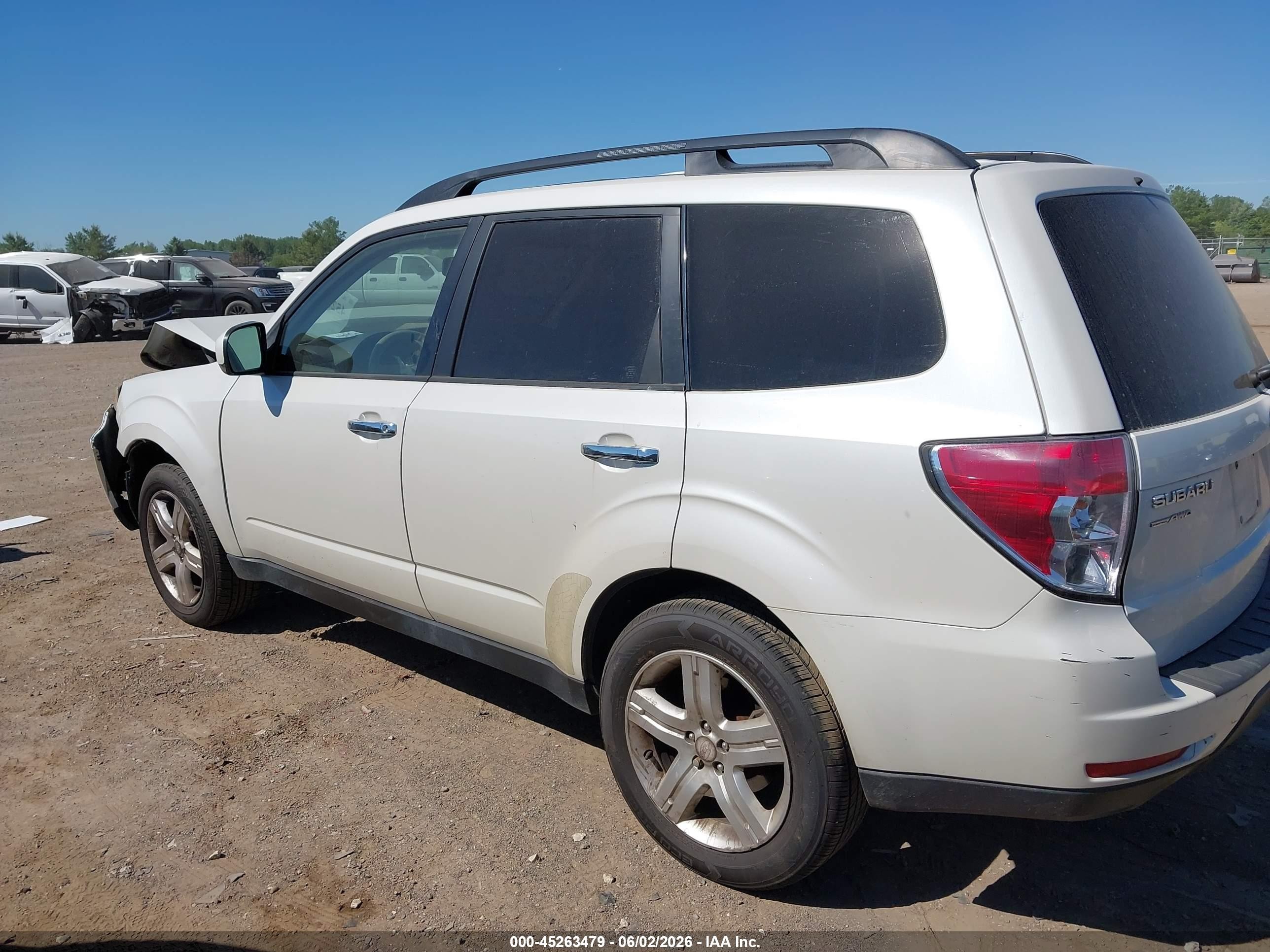 2010 Subaru Forester 2.5x Premium White vin: JF2SH6CC0AH726651