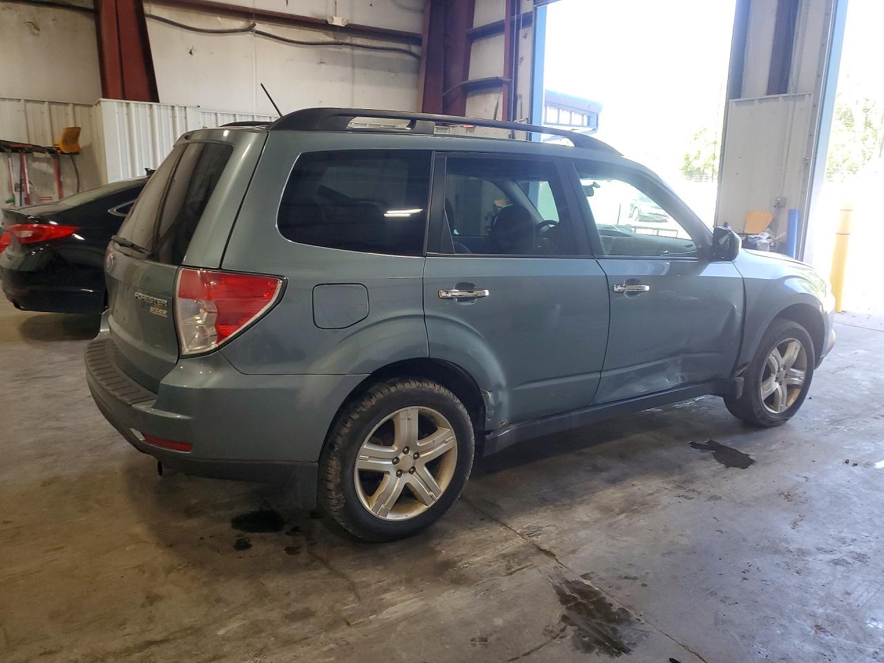 2010 Subaru Forester 2.5x Premium Teal vin: JF2SH6CC0AH781522