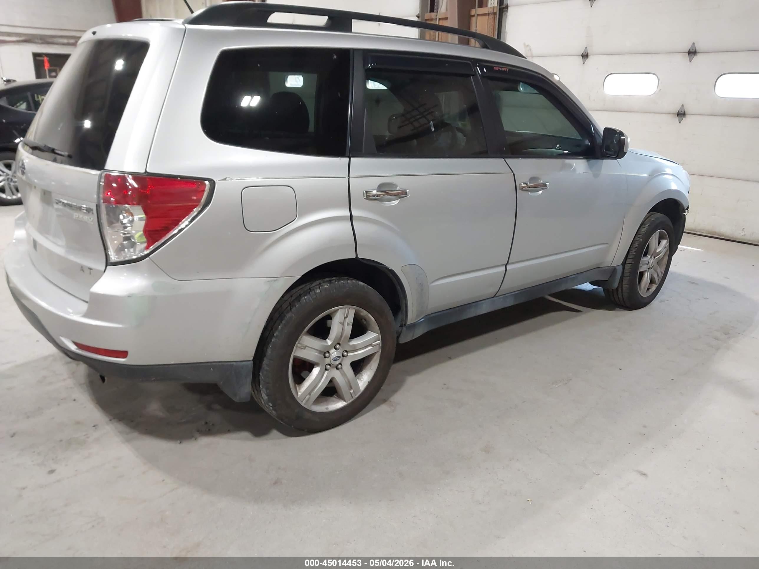 2010 Subaru Forester 2.5x Premium Серый vin: JF2SH6CC0AH795968