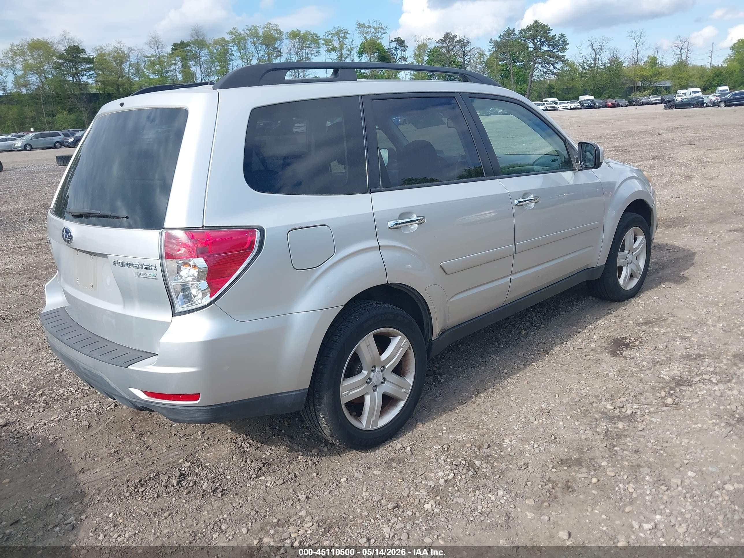 2010 Subaru Forester 2.5x Premium Серебряный vin: JF2SH6CC0AH913694