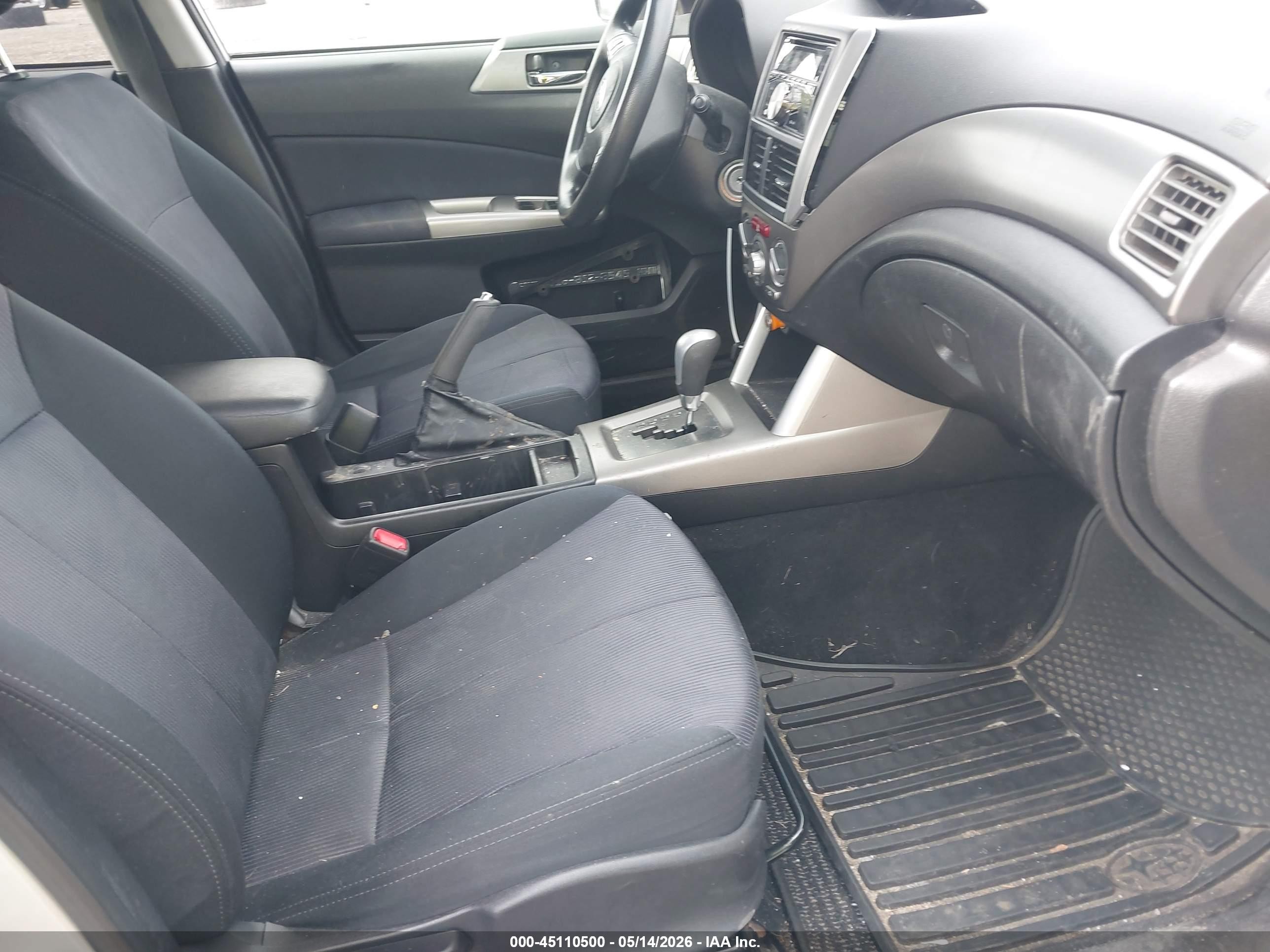 2010 Subaru Forester 2.5x Premium Серебряный vin: JF2SH6CC0AH913694