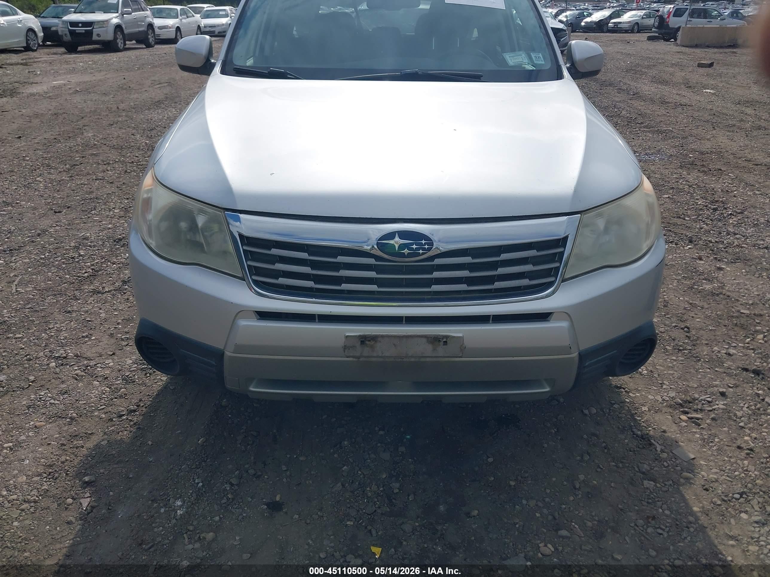 2010 Subaru Forester 2.5x Premium Серебряный vin: JF2SH6CC0AH913694