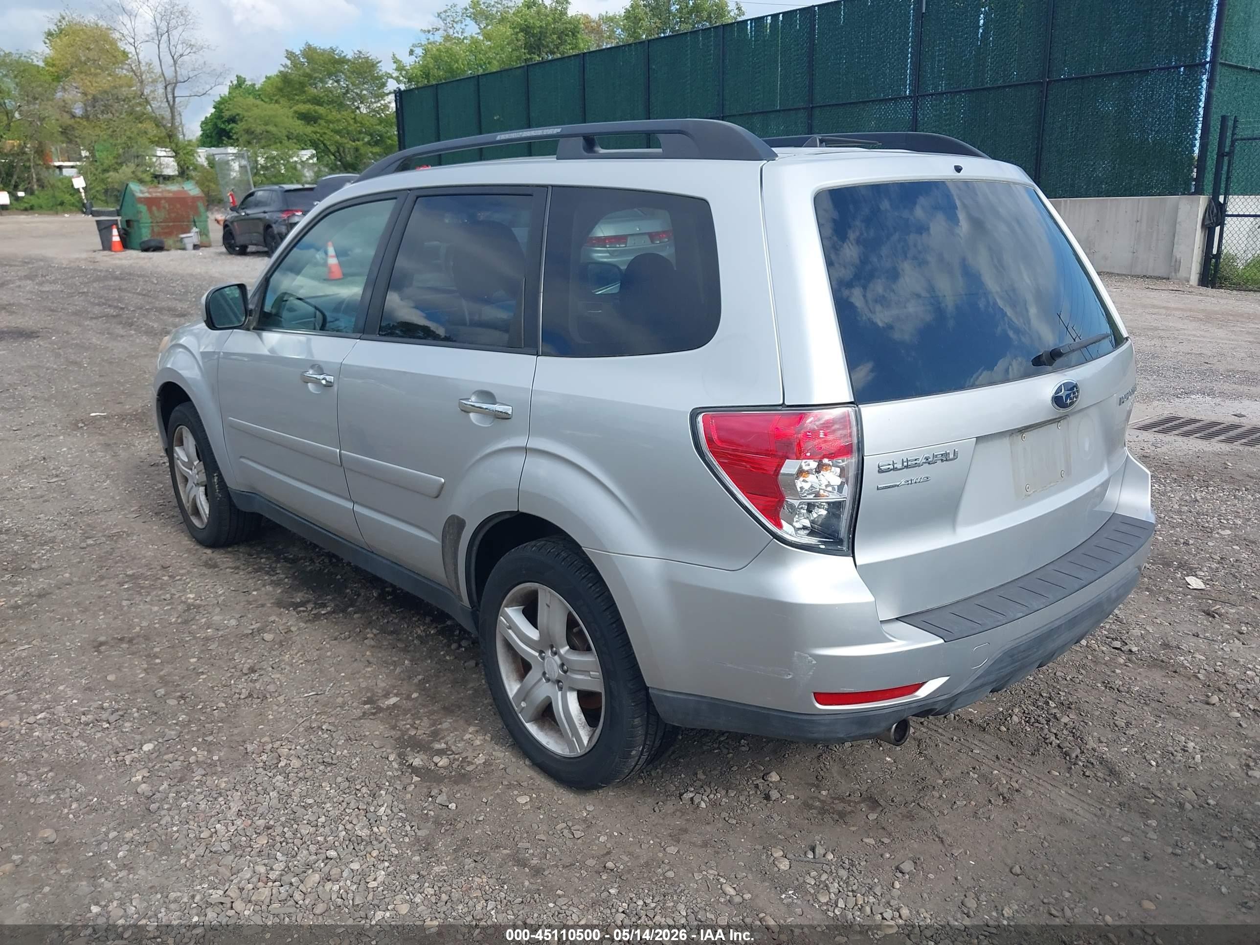 2010 Subaru Forester 2.5x Premium Серебряный vin: JF2SH6CC0AH913694