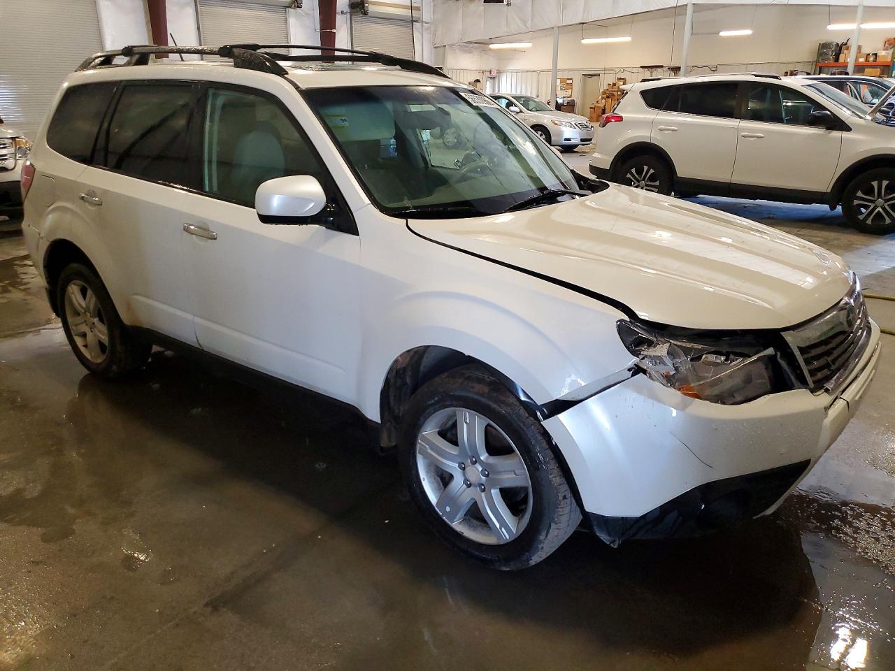 2010 Subaru Forester 2.5x Premium White vin: JF2SH6CC0AH915011