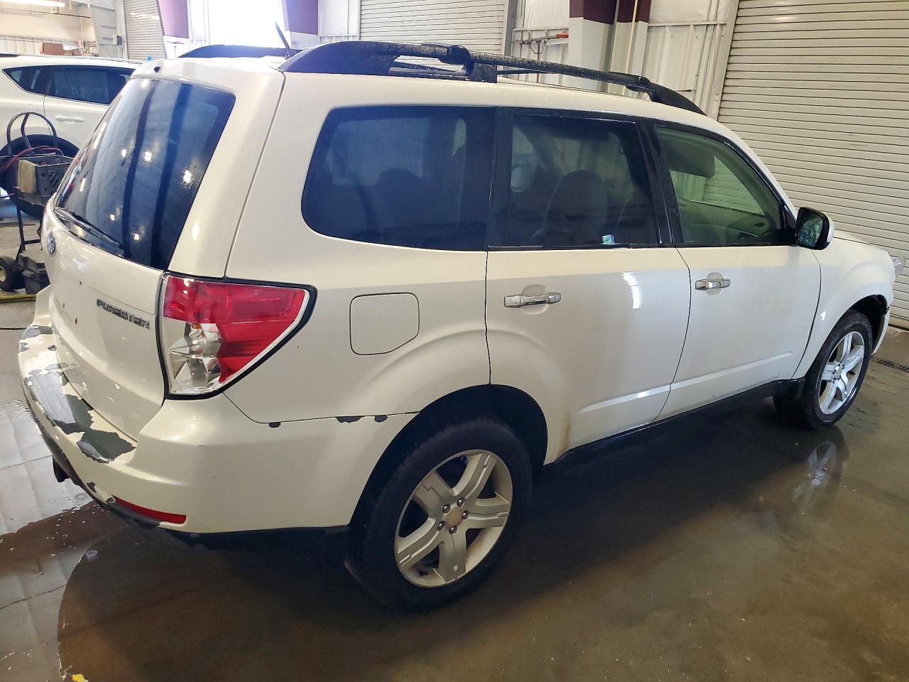 2010 Subaru Forester 2.5x Premium White vin: JF2SH6CC0AH915011