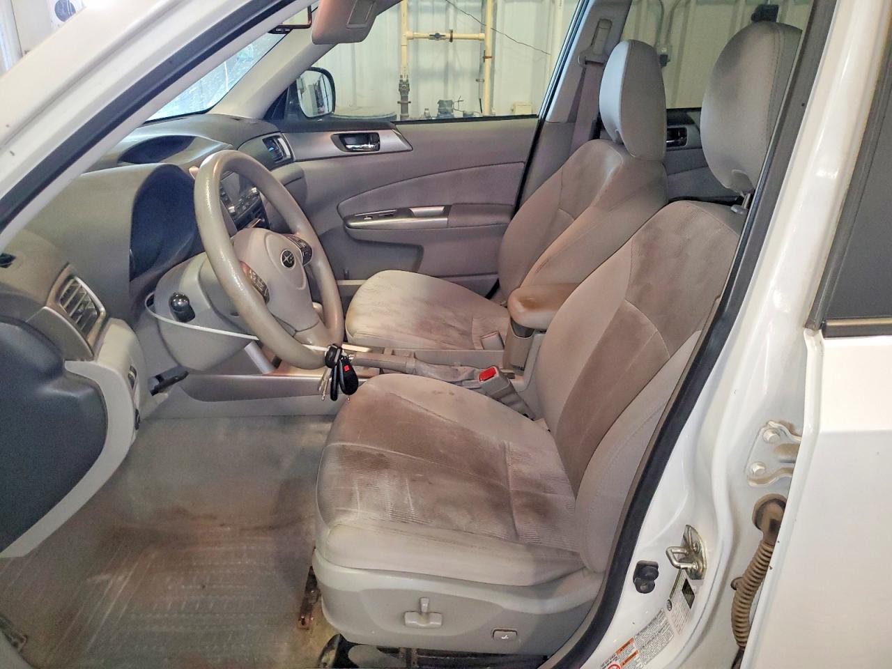 2010 Subaru Forester 2.5x Premium White vin: JF2SH6CC0AH915011