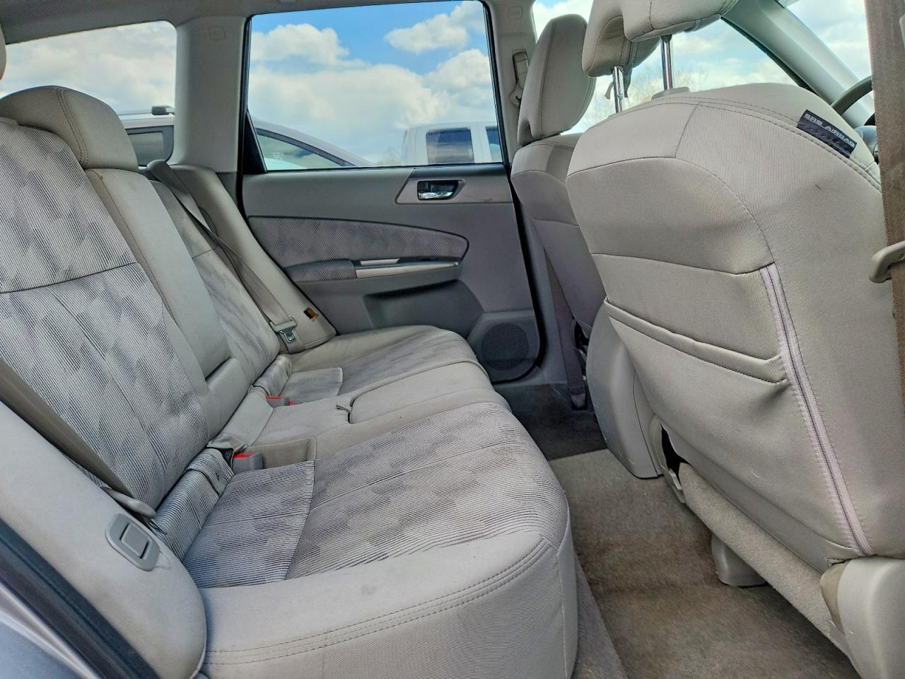 2010 Subaru Forester 2.5x Premium Silver vin: JF2SH6CC1AH732006