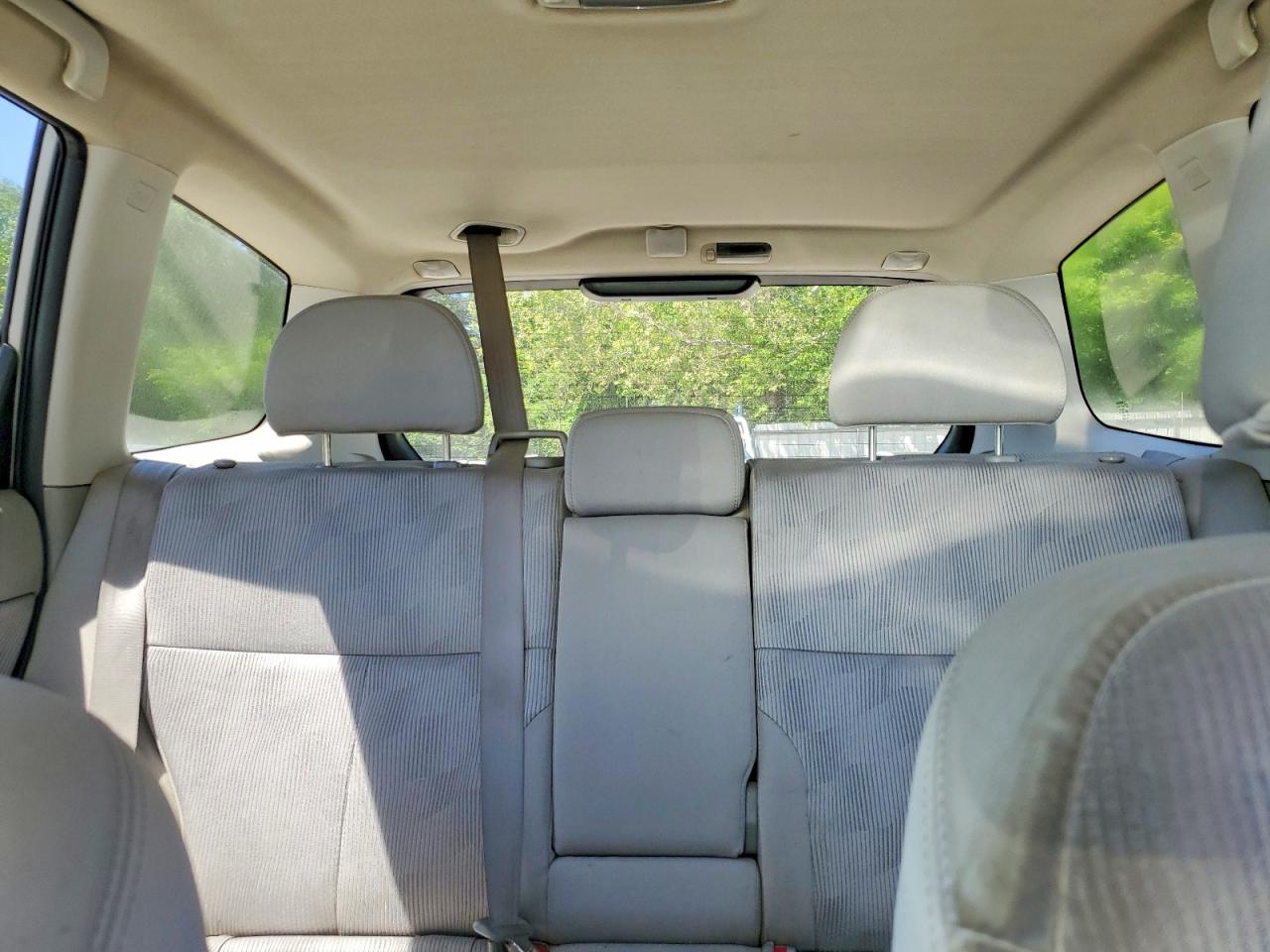 2010 Subaru Forester 2.5x Premium Silver vin: JF2SH6CC1AH780525
