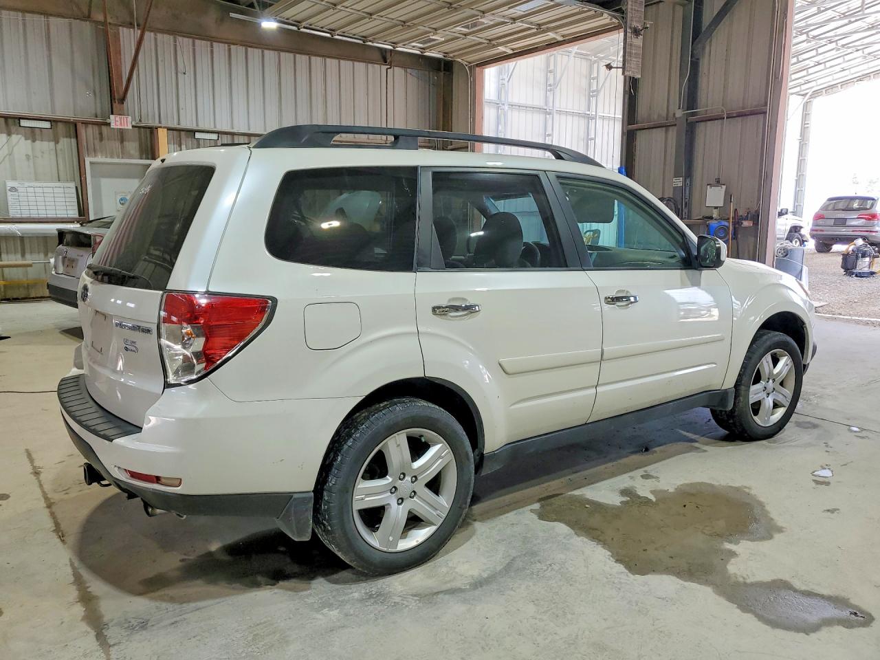 2010 Subaru Forester 2.5x Premium White vin: JF2SH6CC1AH784736