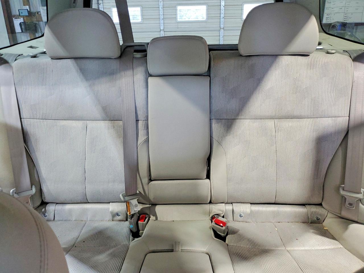 2010 Subaru Forester 2.5x Premium White vin: JF2SH6CC1AH784736
