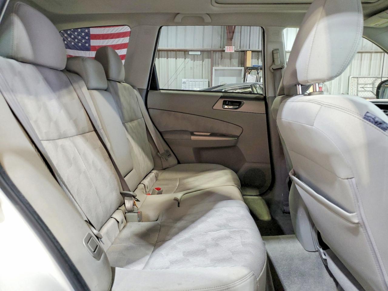 2010 Subaru Forester 2.5x Premium White vin: JF2SH6CC1AH784736
