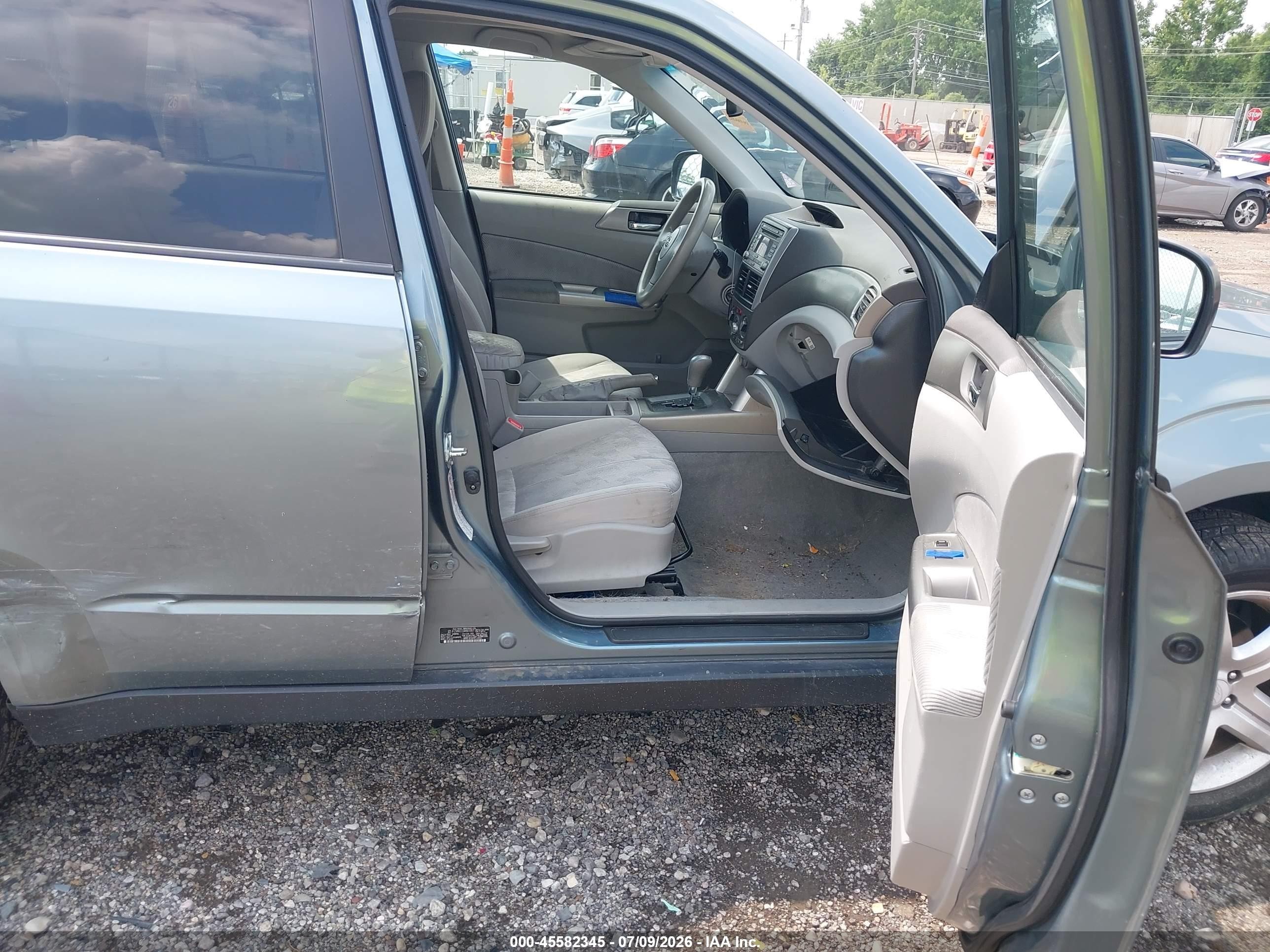 2010 Subaru Forester 2.5x Premium Silver vin: JF2SH6CC1AH801857