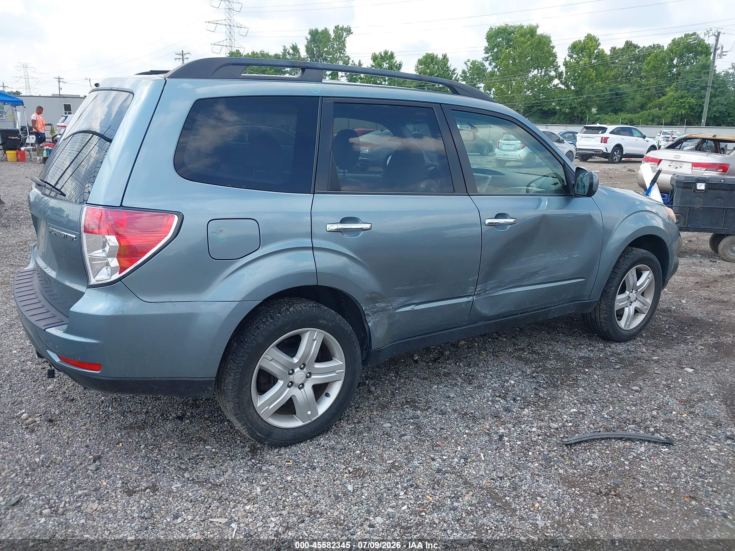 2010 Subaru Forester 2.5x Premium Silver vin: JF2SH6CC1AH801857