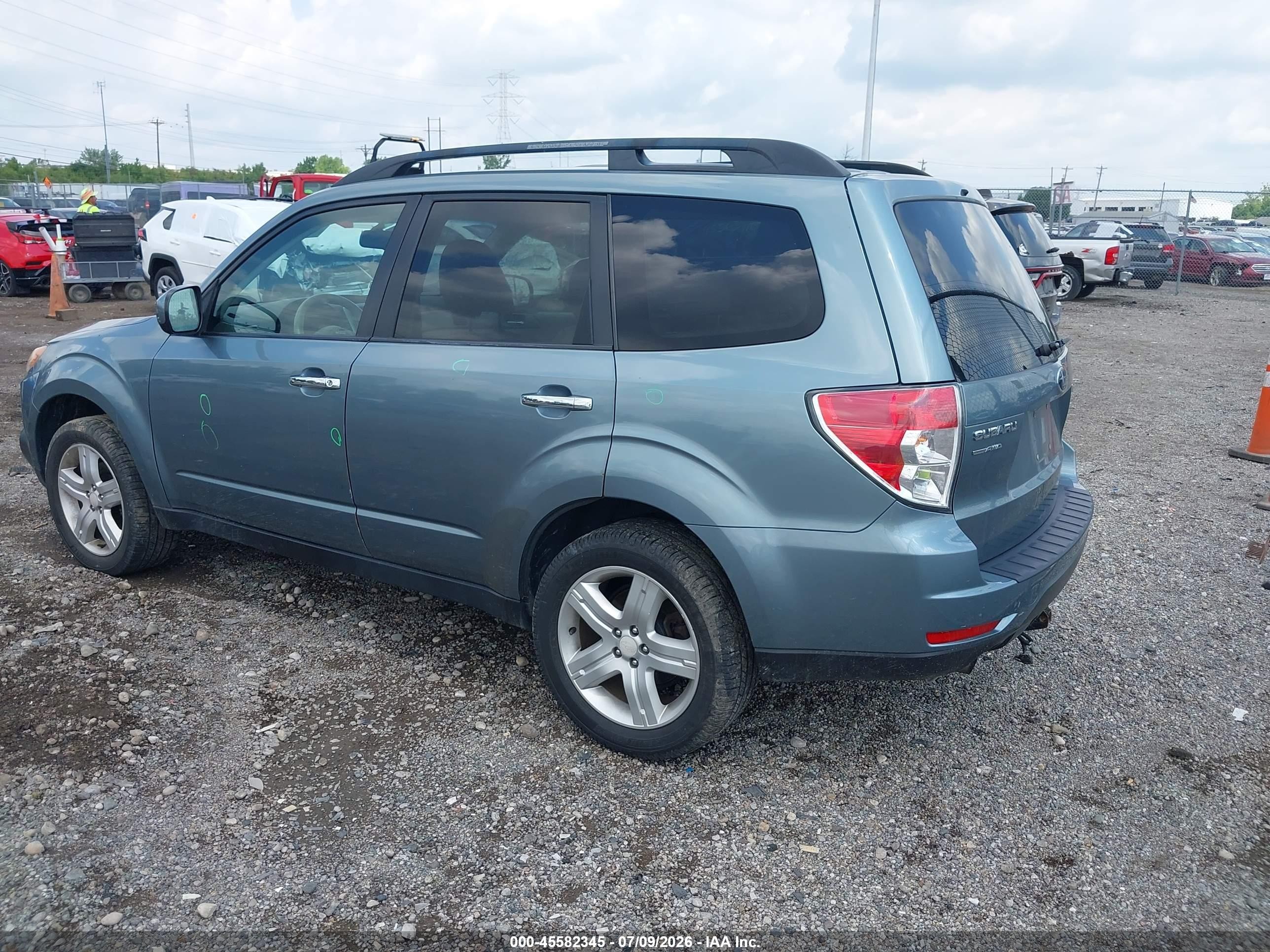 2010 Subaru Forester 2.5x Premium Silver vin: JF2SH6CC1AH801857