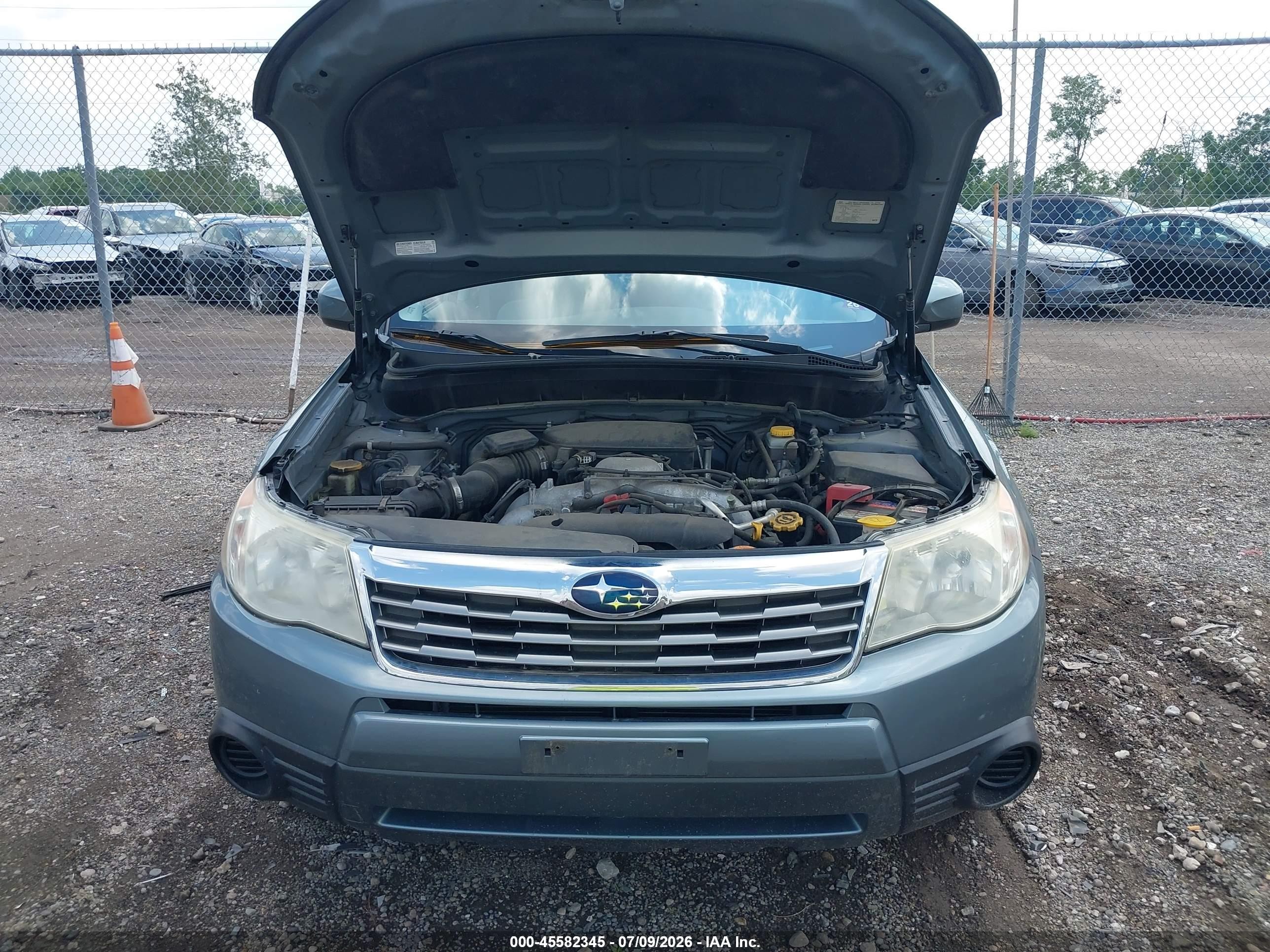 2010 Subaru Forester 2.5x Premium Silver vin: JF2SH6CC1AH801857