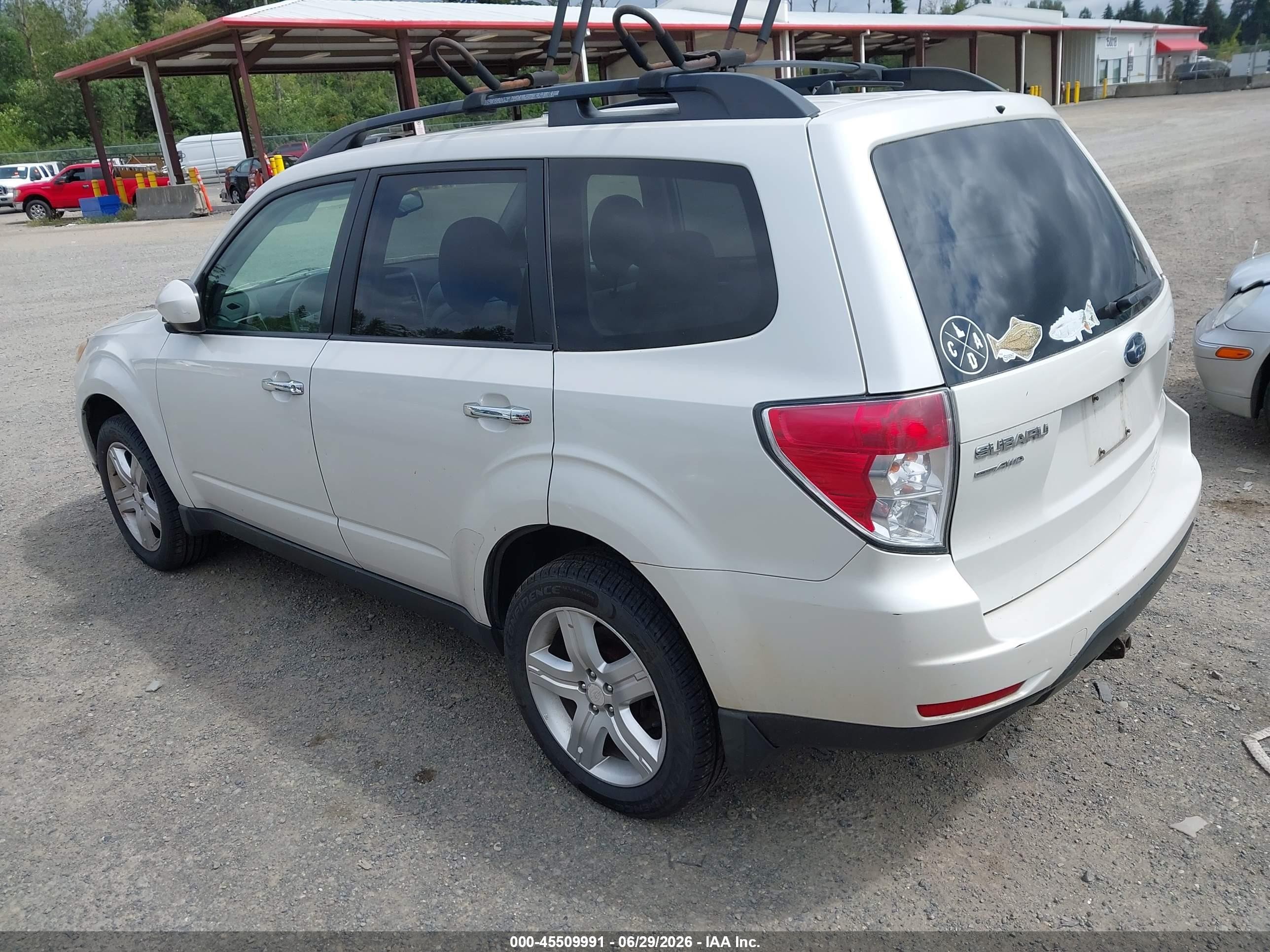 2010 Subaru Forester 2.5x Premium White vin: JF2SH6CC2AH757481
