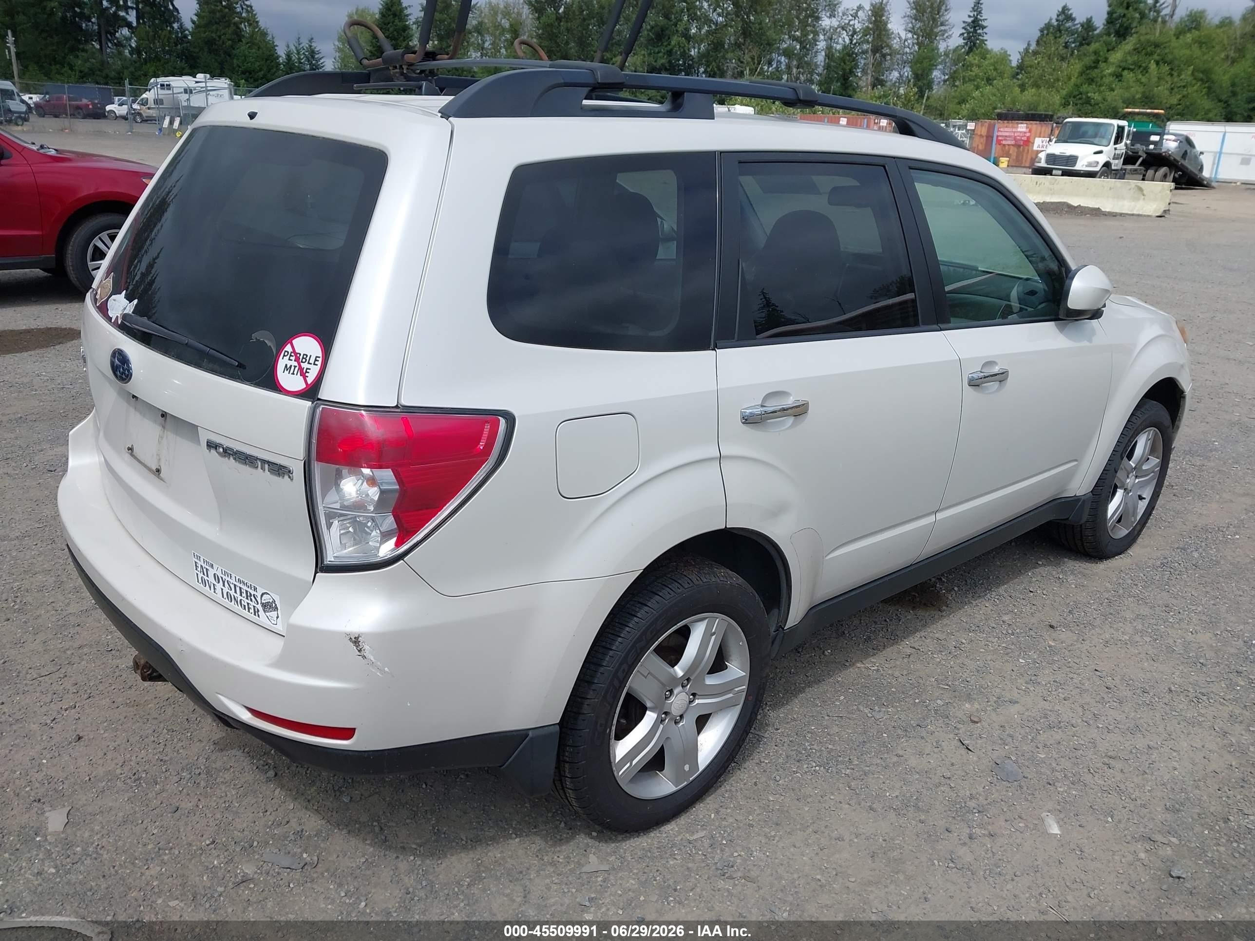 2010 Subaru Forester 2.5x Premium White vin: JF2SH6CC2AH757481