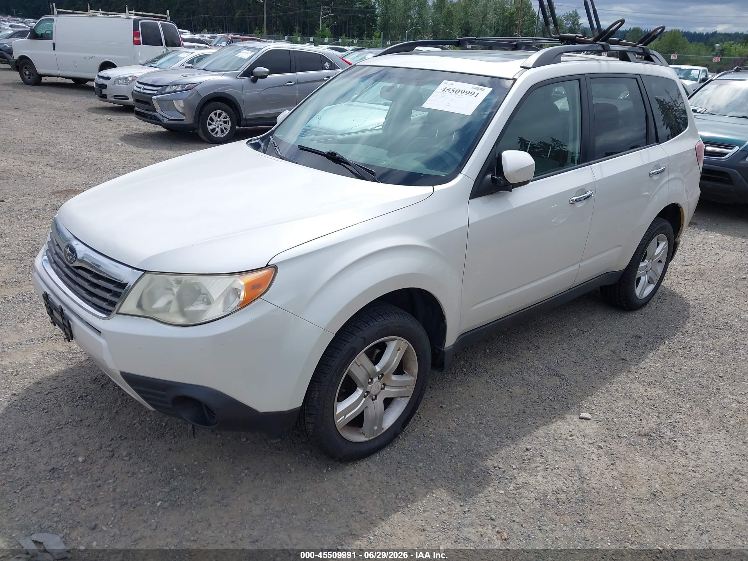 2010 Subaru Forester 2.5x Premium White vin: JF2SH6CC2AH757481