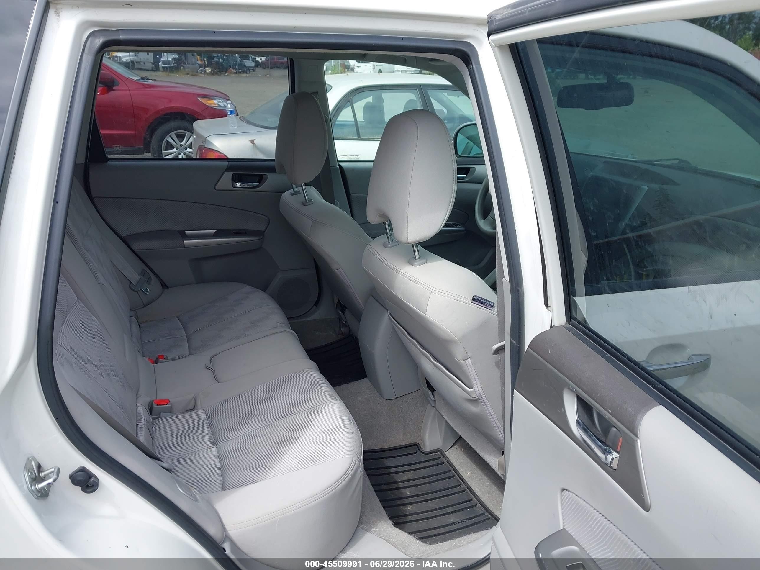 2010 Subaru Forester 2.5x Premium White vin: JF2SH6CC2AH757481