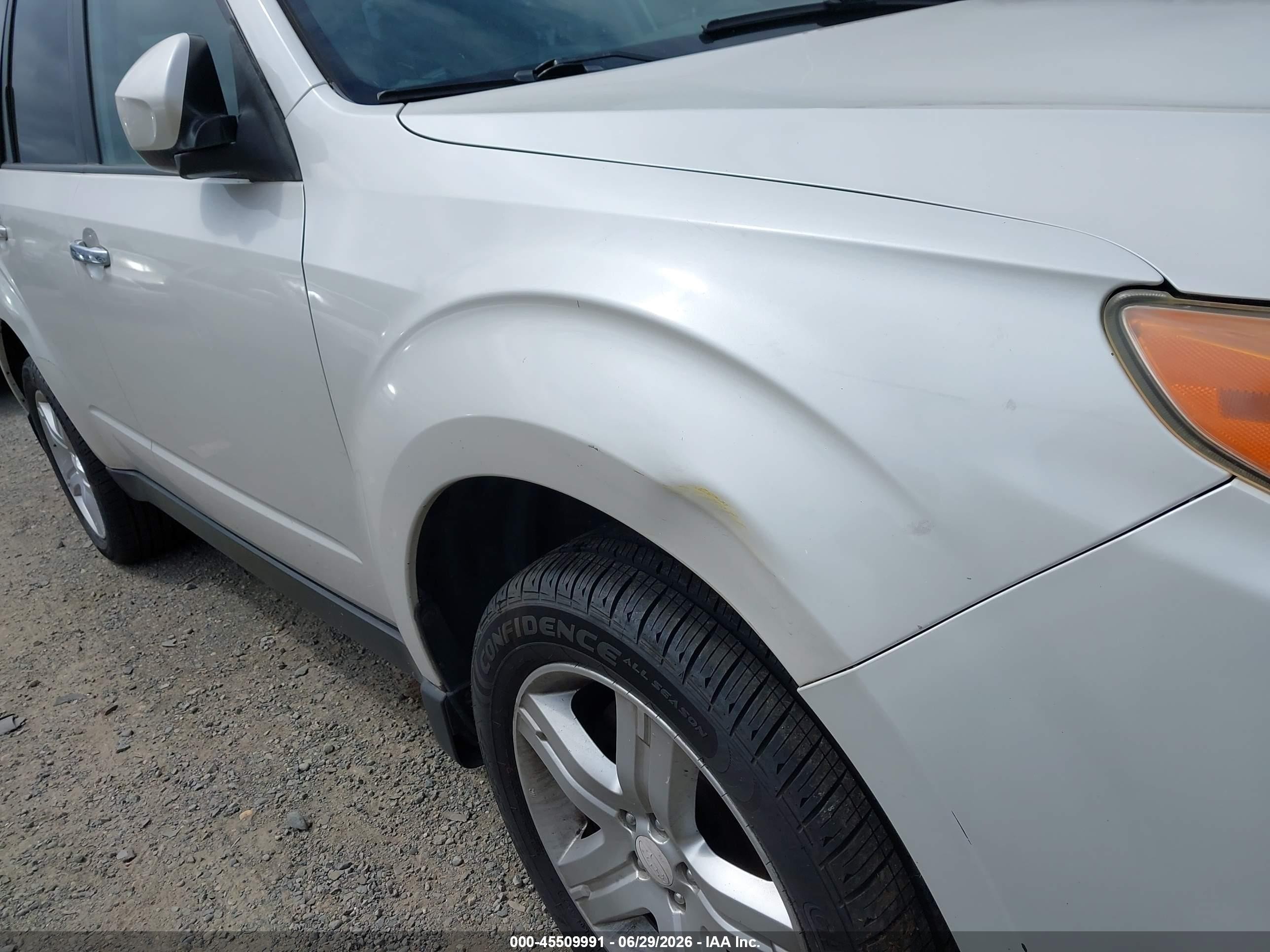 2010 Subaru Forester 2.5x Premium White vin: JF2SH6CC2AH757481