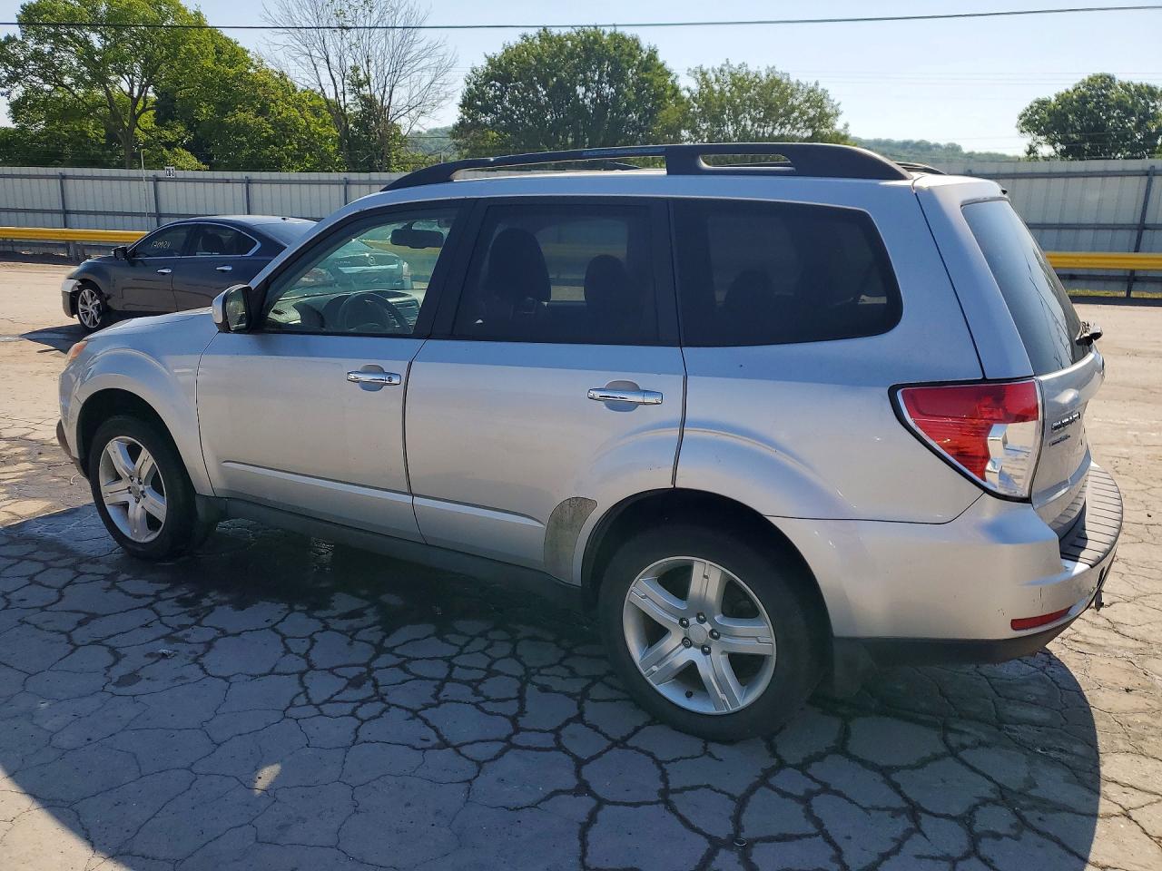 2010 Subaru Forester 2.5x Premium Silver vin: JF2SH6CC2AH793641