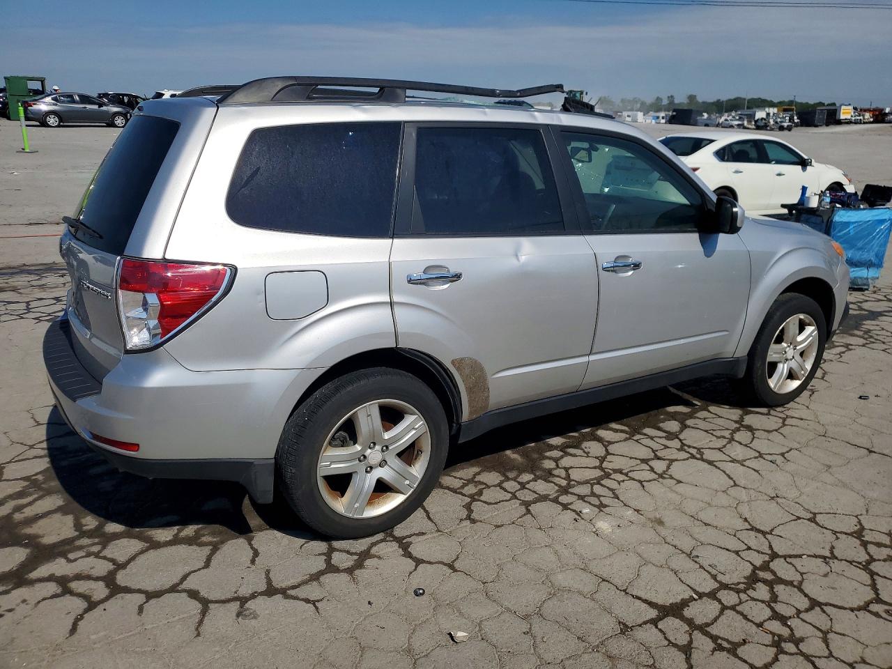 2010 Subaru Forester 2.5x Premium Silver vin: JF2SH6CC2AH793641