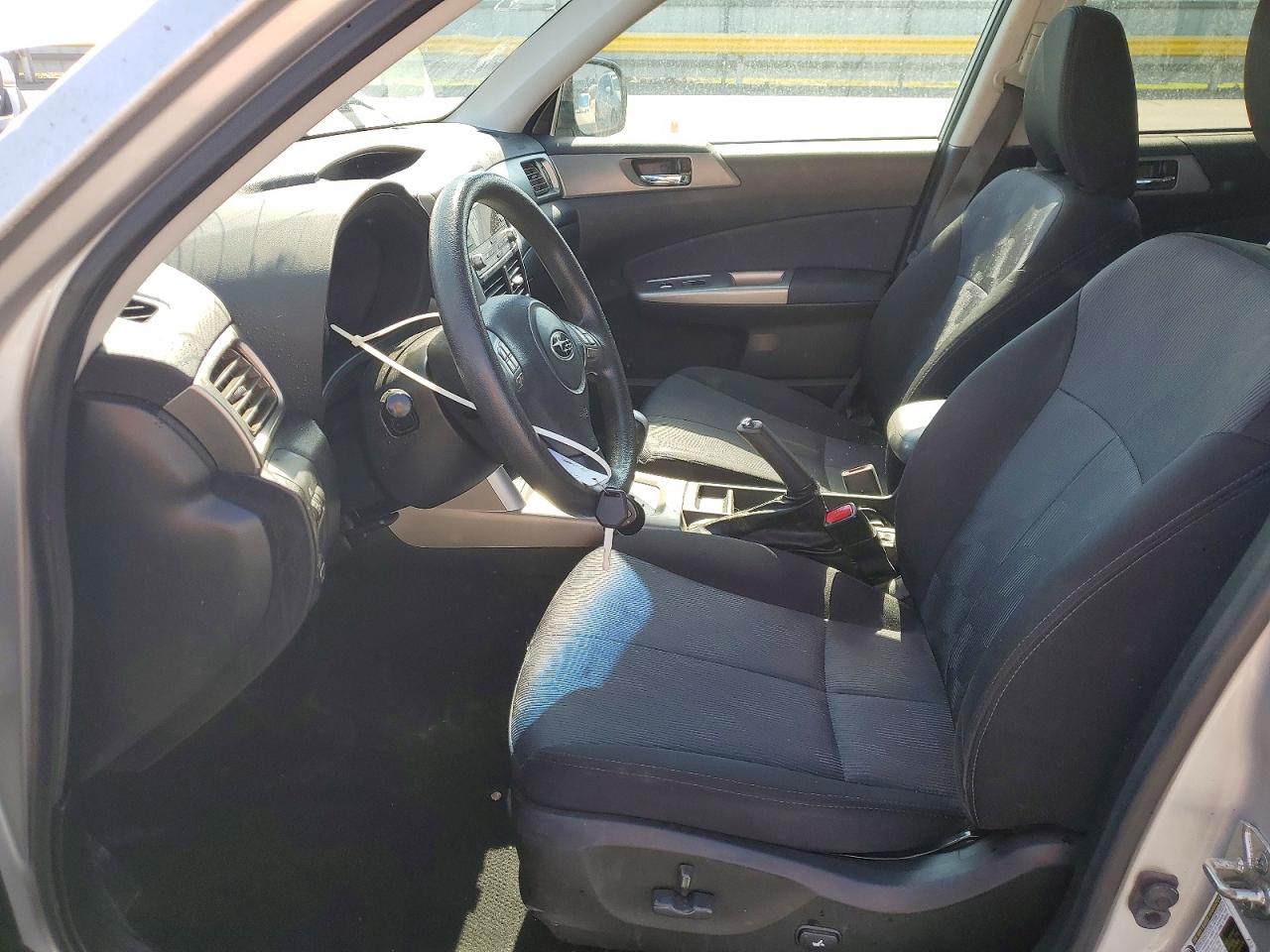 2010 Subaru Forester 2.5x Premium Silver vin: JF2SH6CC2AH793641
