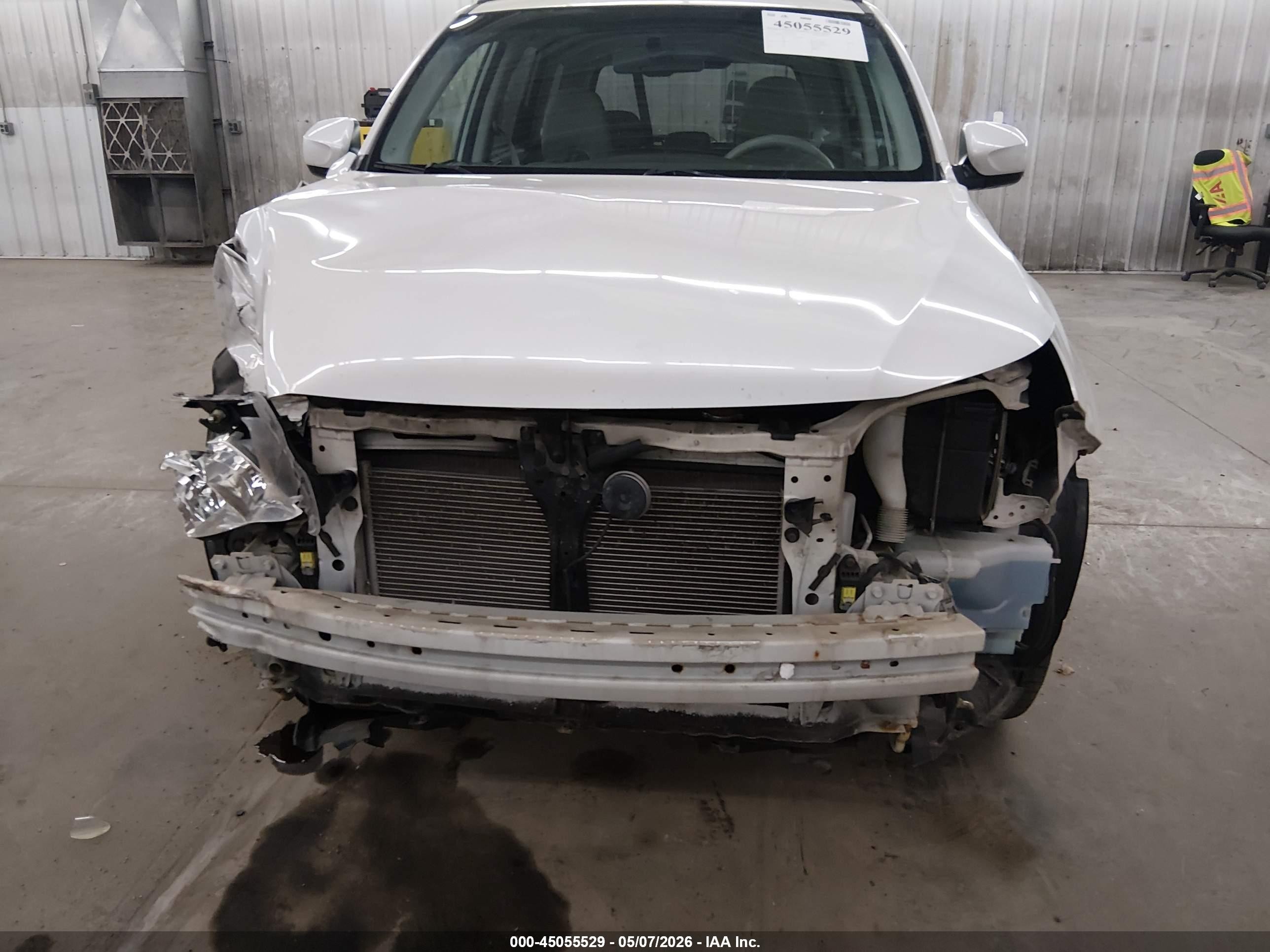 2010 Subaru Forester 2.5x Premium White vin: JF2SH6CC2AH797074