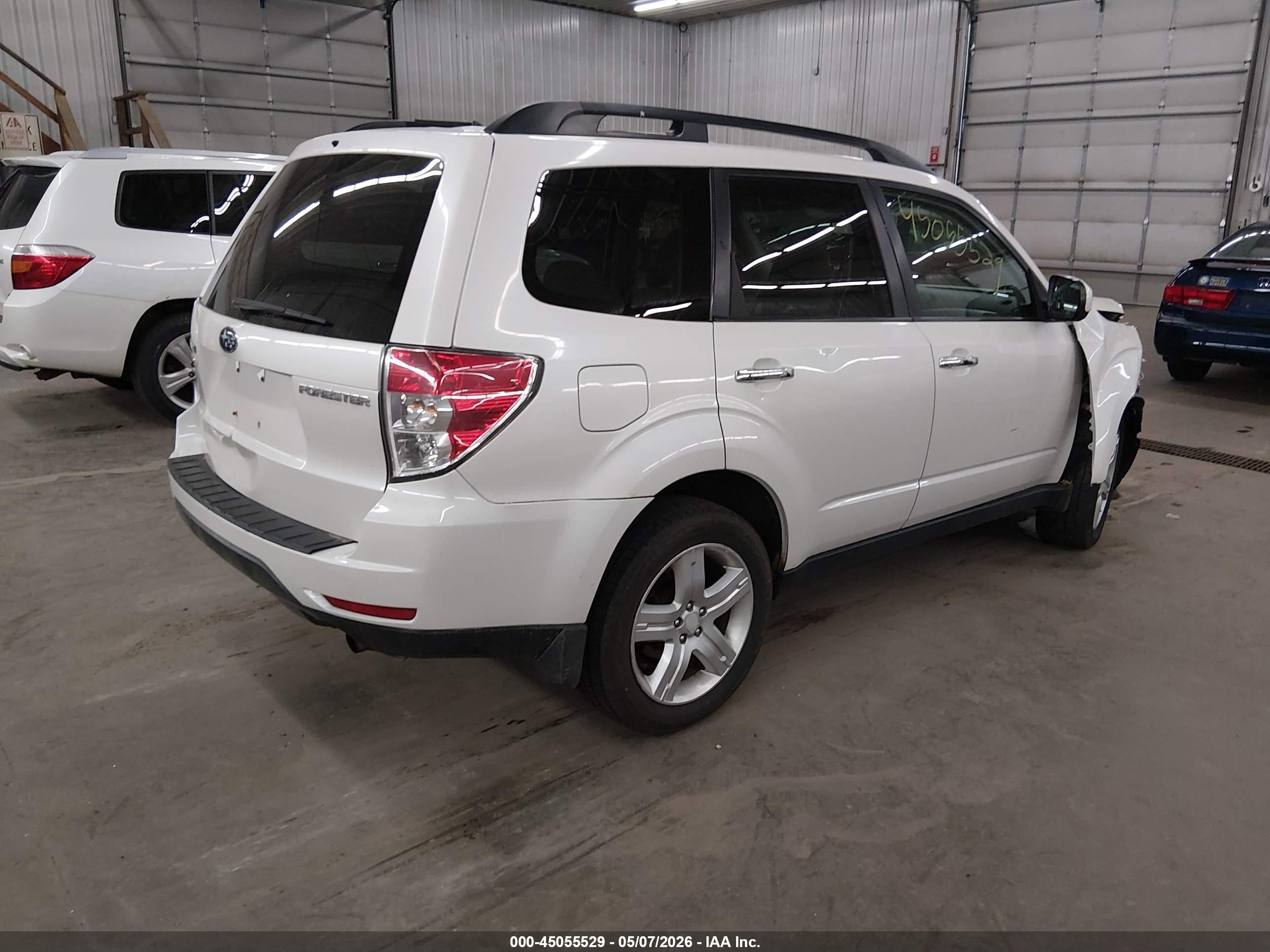 2010 Subaru Forester 2.5x Premium White vin: JF2SH6CC2AH797074