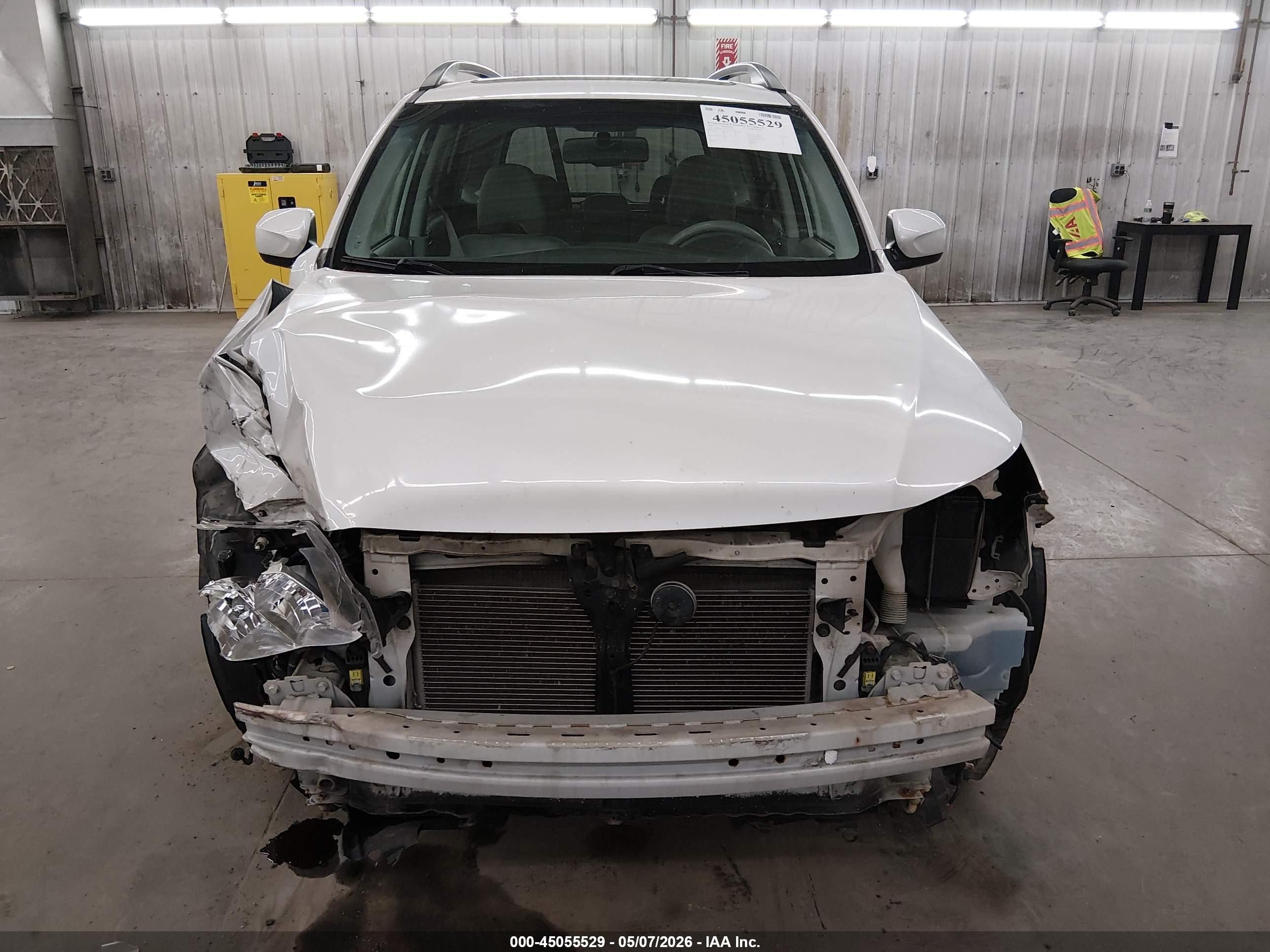 2010 Subaru Forester 2.5x Premium White vin: JF2SH6CC2AH797074