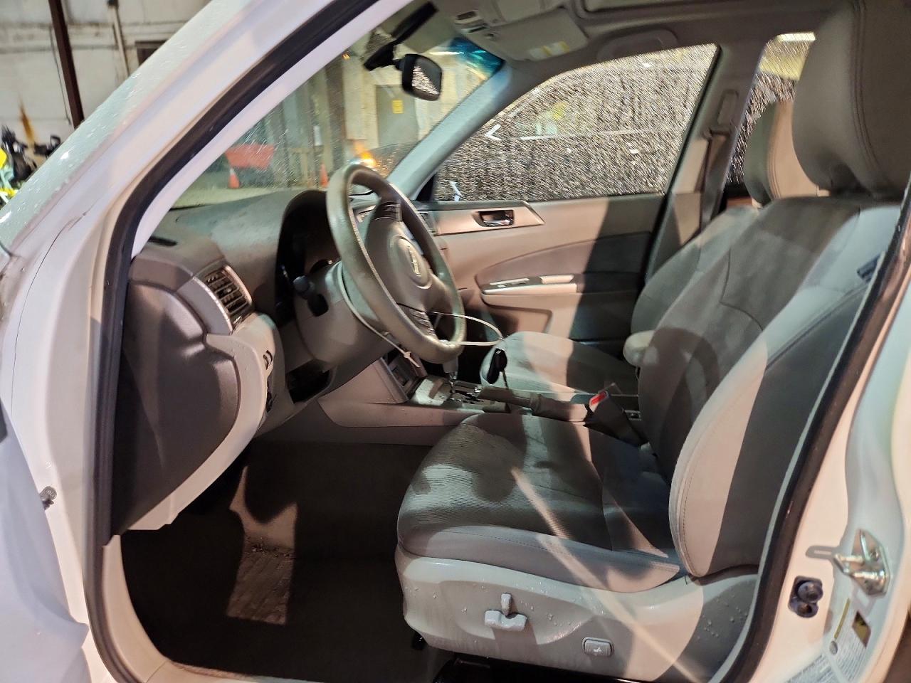 2010 Subaru Forester 2.5x Premium White vin: JF2SH6CC2AH905693