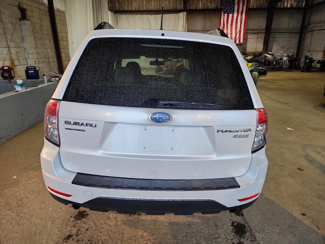 2010 Subaru Forester 2.5x Premium White vin: JF2SH6CC2AH905693