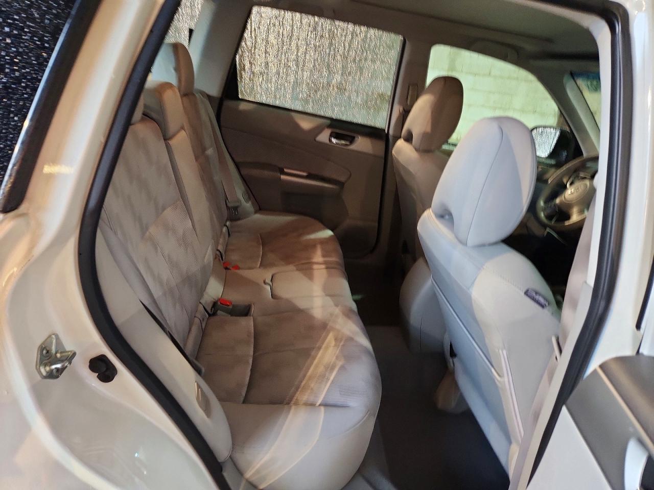 2010 Subaru Forester 2.5x Premium White vin: JF2SH6CC2AH905693