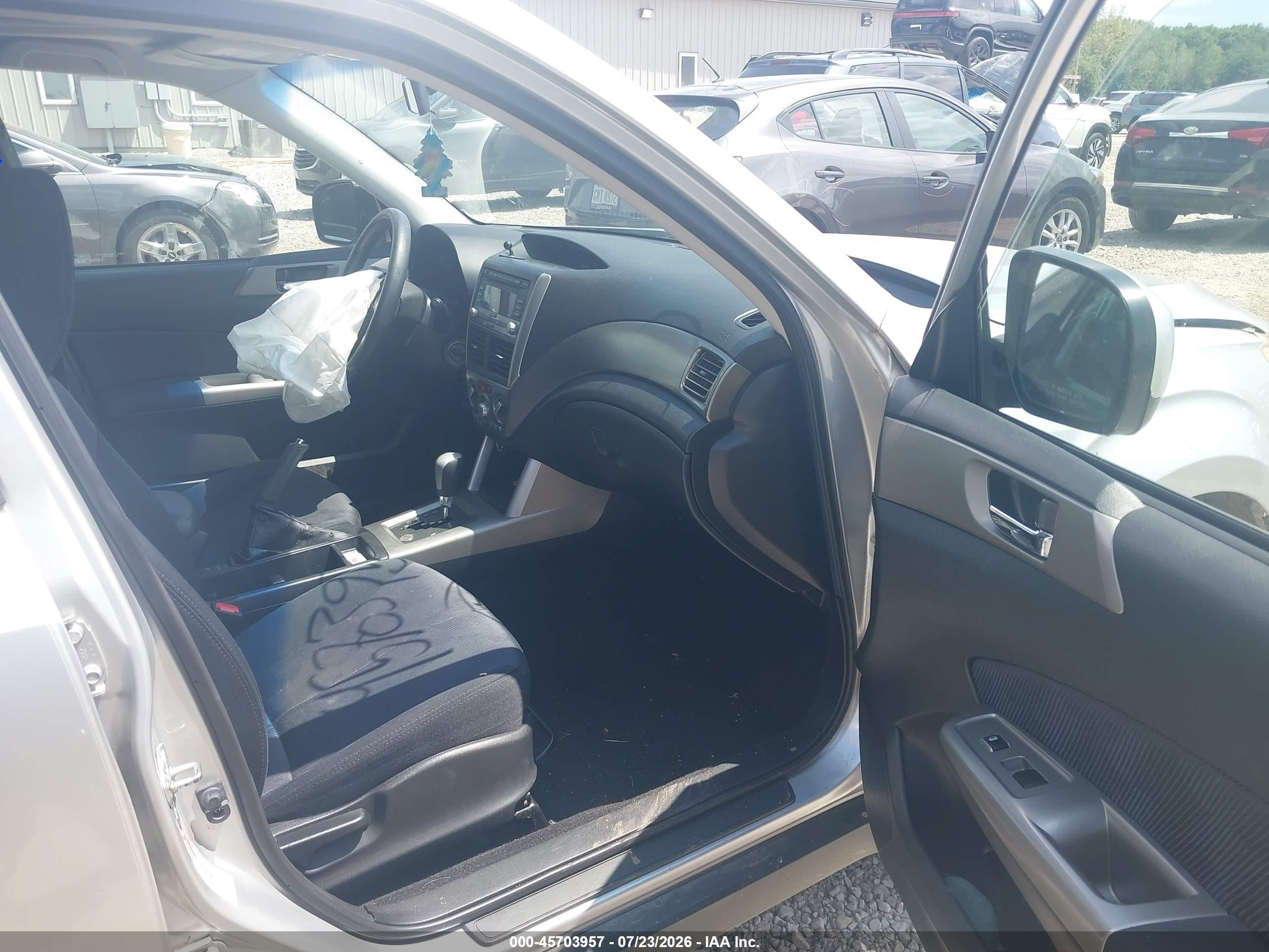 2010 Subaru Forester 2.5x Premium Серебряный vin: JF2SH6CC2AH905709