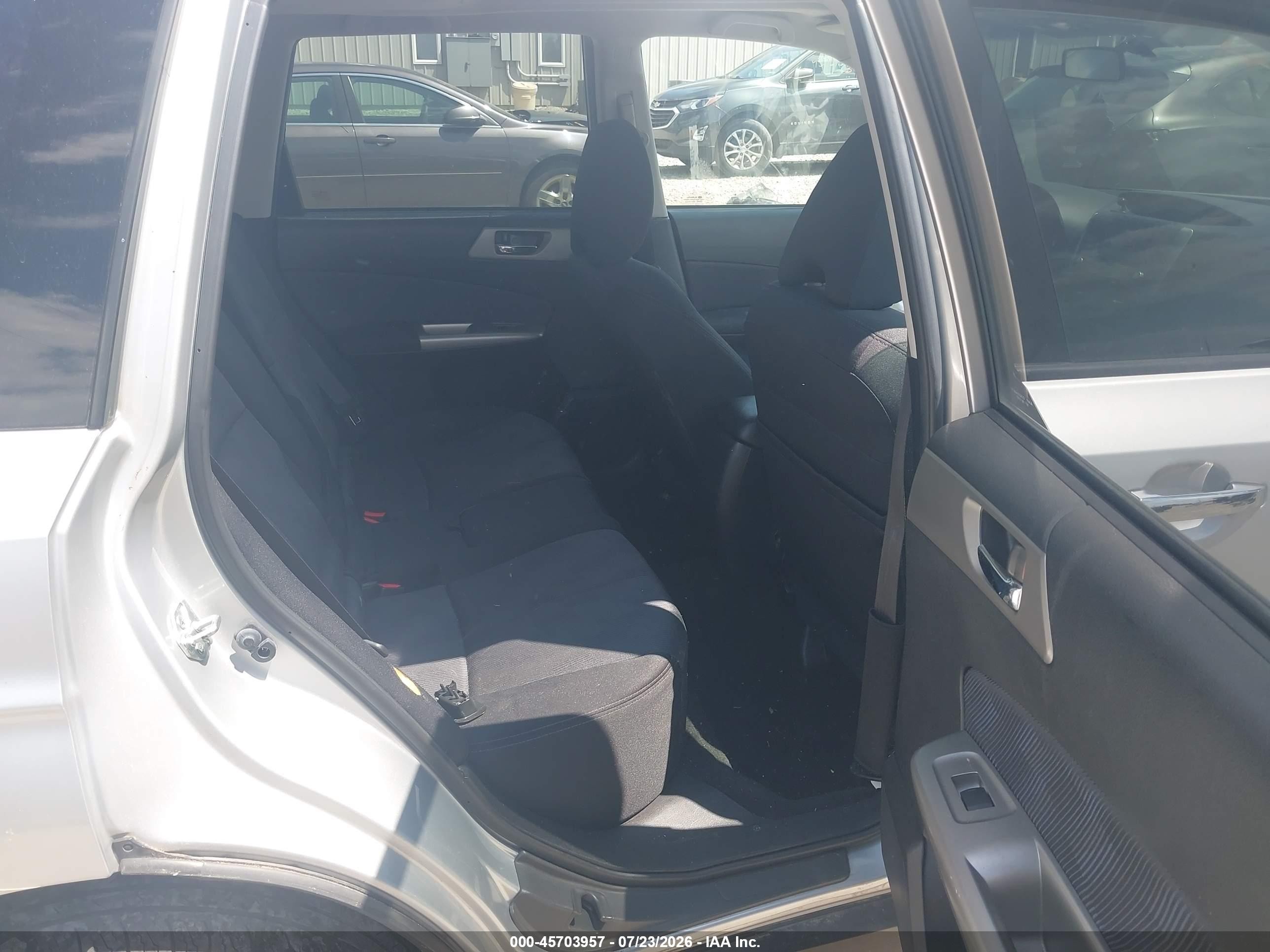 2010 Subaru Forester 2.5x Premium Серебряный vin: JF2SH6CC2AH905709
