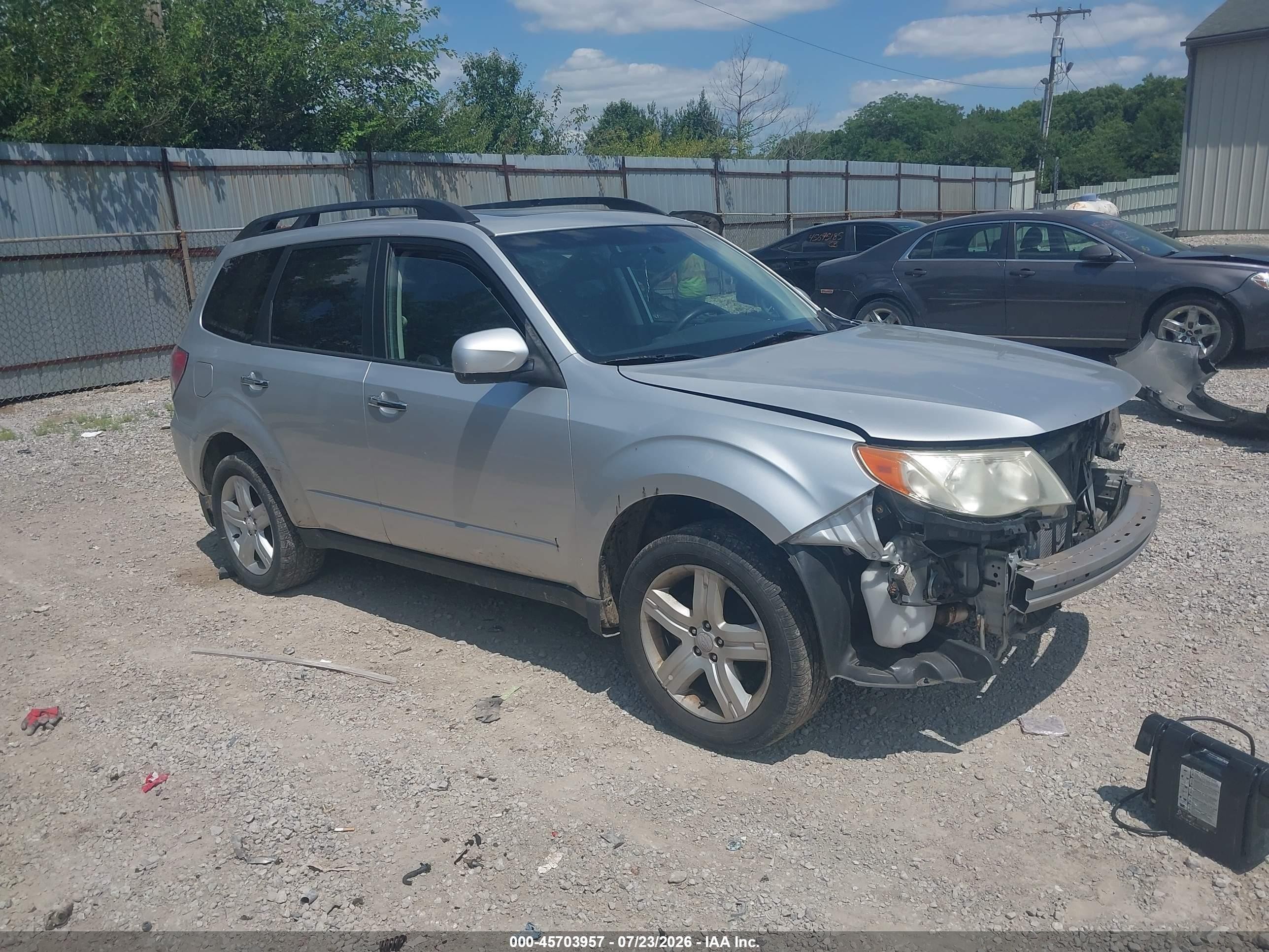 2010 Subaru Forester 2.5x Premium Серебряный vin: JF2SH6CC2AH905709