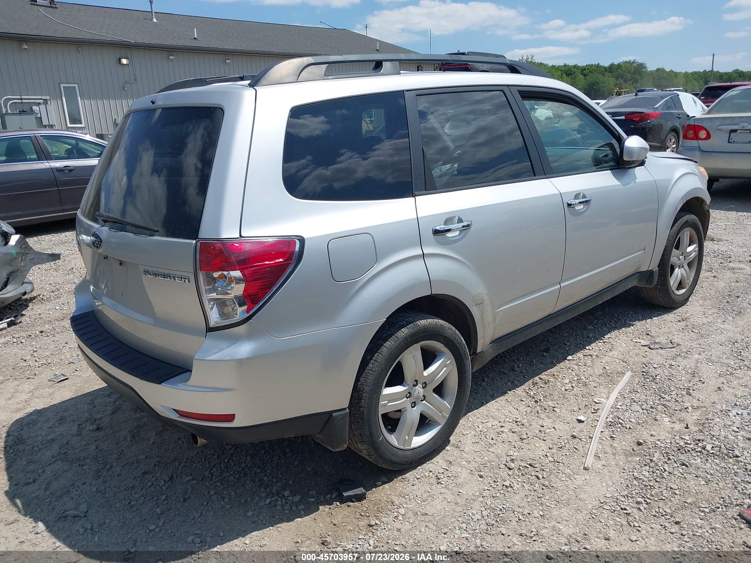 2010 Subaru Forester 2.5x Premium Серебряный vin: JF2SH6CC2AH905709