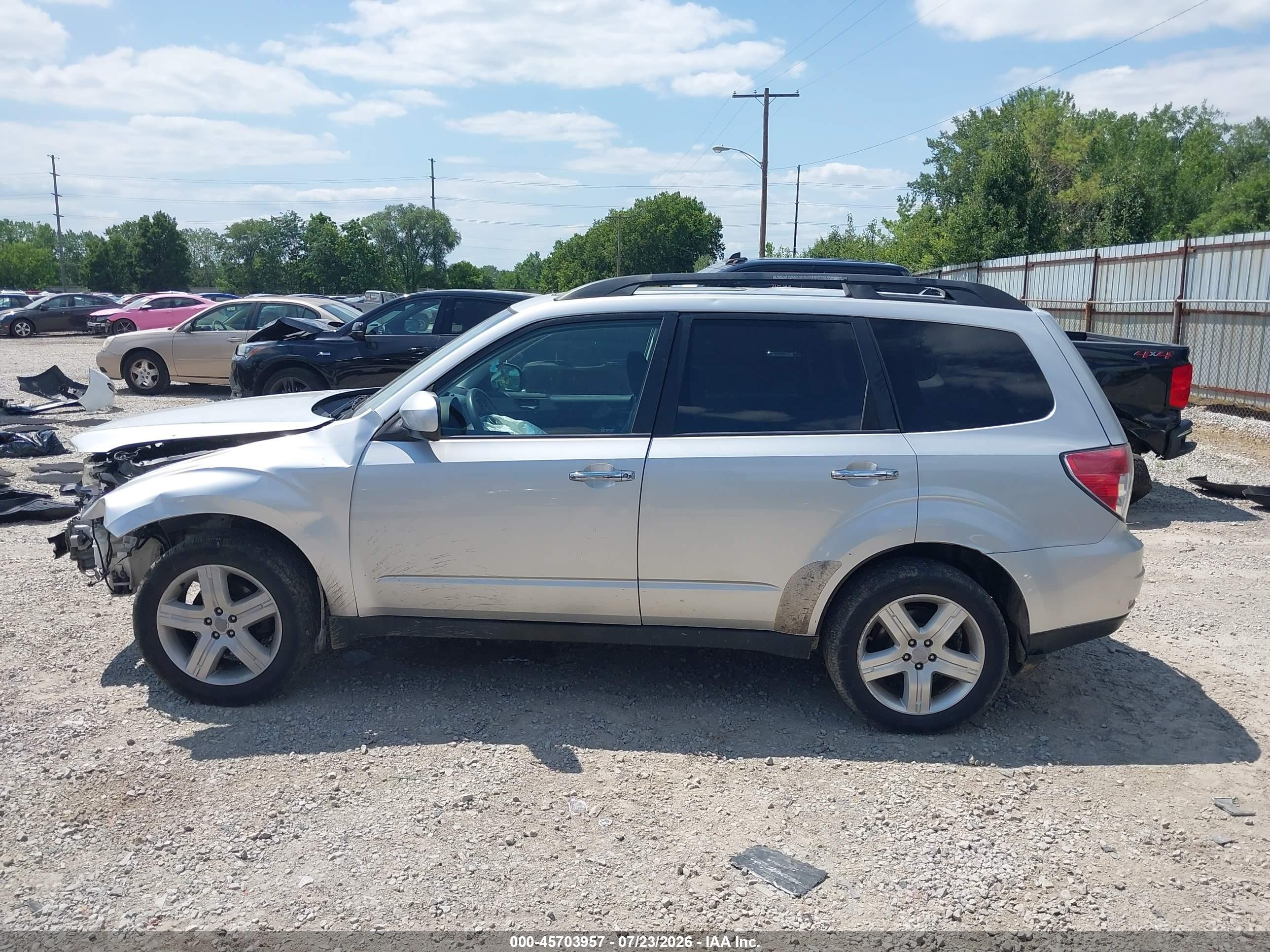 2010 Subaru Forester 2.5x Premium Серебряный vin: JF2SH6CC2AH905709