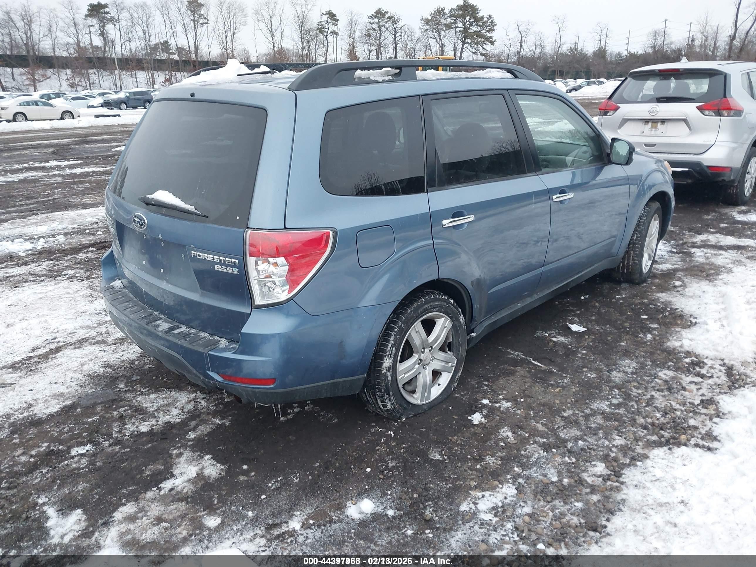 2010 Subaru Forester 2.5x Premium Blue vin: JF2SH6CC3AH790019