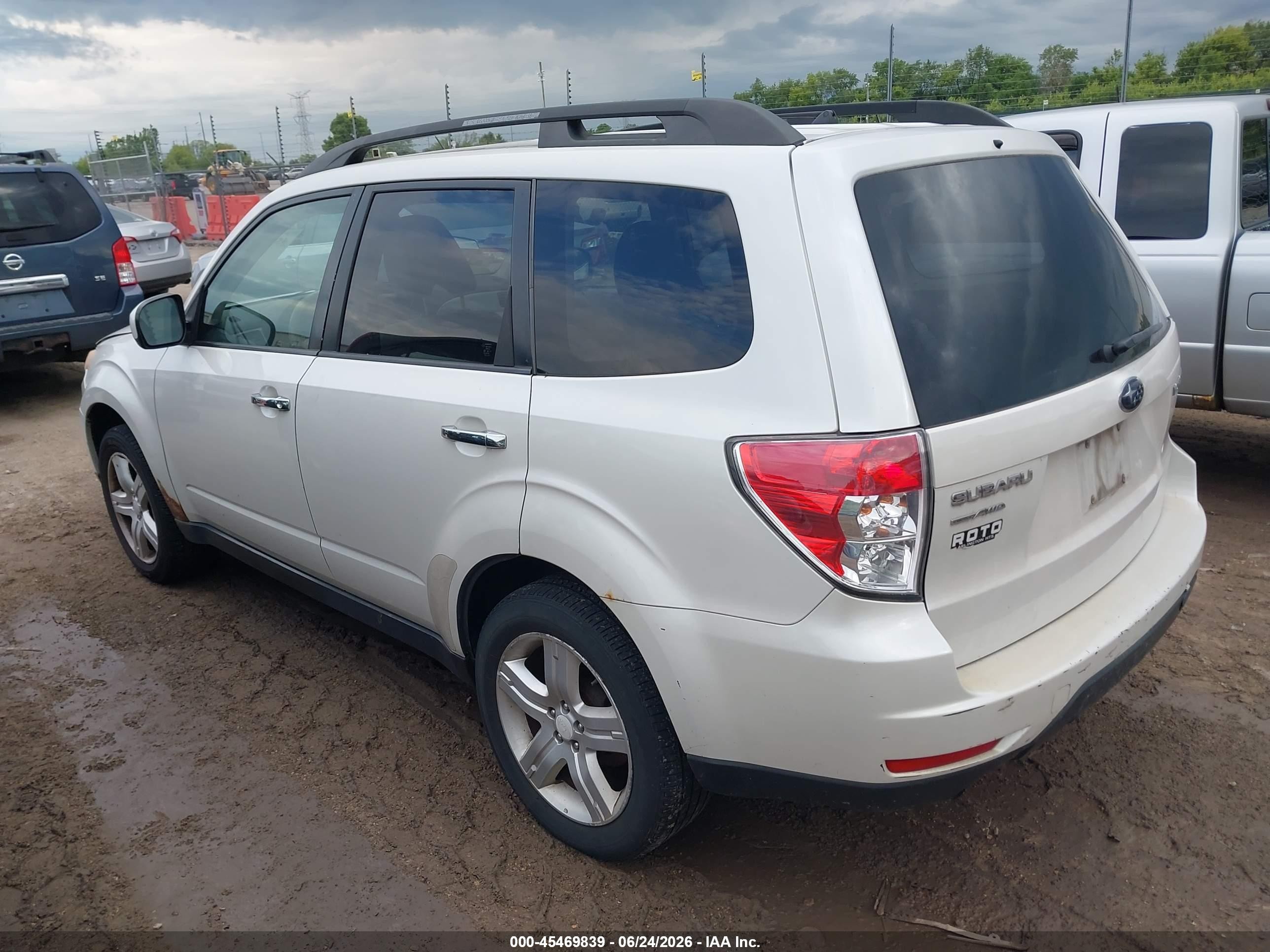 2010 Subaru Forester 2.5x Premium White vin: JF2SH6CC3AH794314