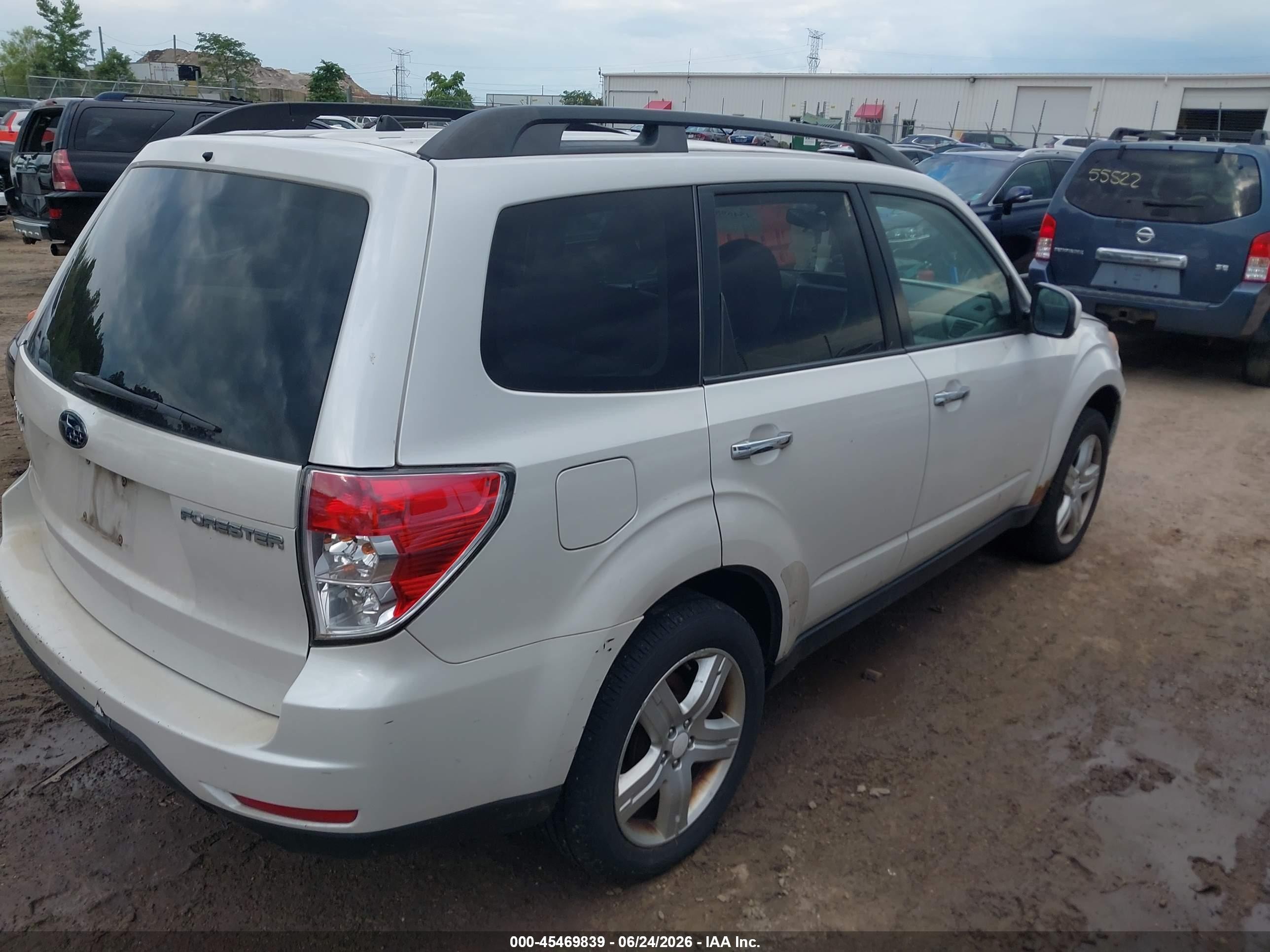 2010 Subaru Forester 2.5x Premium White vin: JF2SH6CC3AH794314