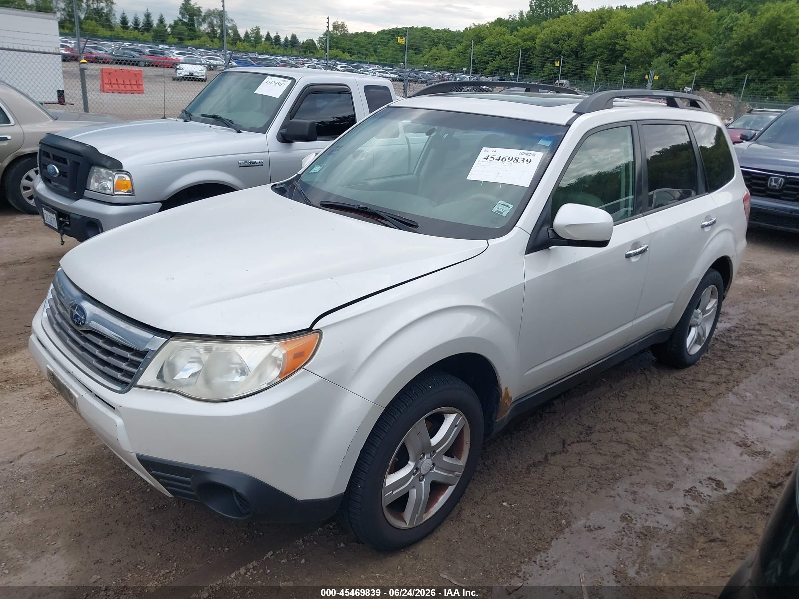 2010 Subaru Forester 2.5x Premium White vin: JF2SH6CC3AH794314